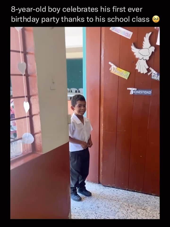 Black Jaguar-White Tiger のインスタグラム：「Something to lift your Spirit during these Dark Times. This took place in my Beloved Land of Colombia, and it was recorded by @ximenarenasc96  Thanks to everyone that made this happen. What a Beautiful Gesture to the Human Spirit… ONE HUMANITY. ONE PLANET. ONE GOD.」