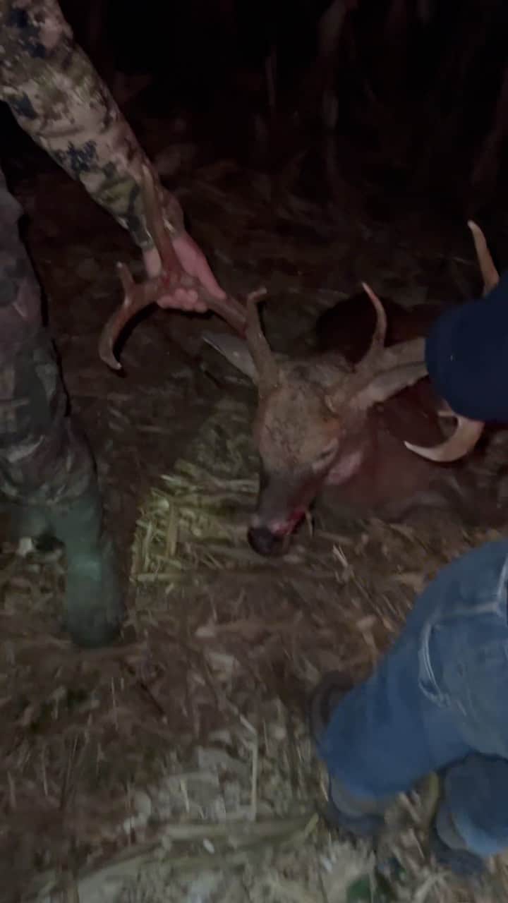 チェイス・ライスのインスタグラム：「Y'all ain't gonna believe this shit. She comes in here first evening hunt and does this. Right in all of our faces. @trannieanderson you're officially the most badass person I've ever met. #heartlikeabuck」