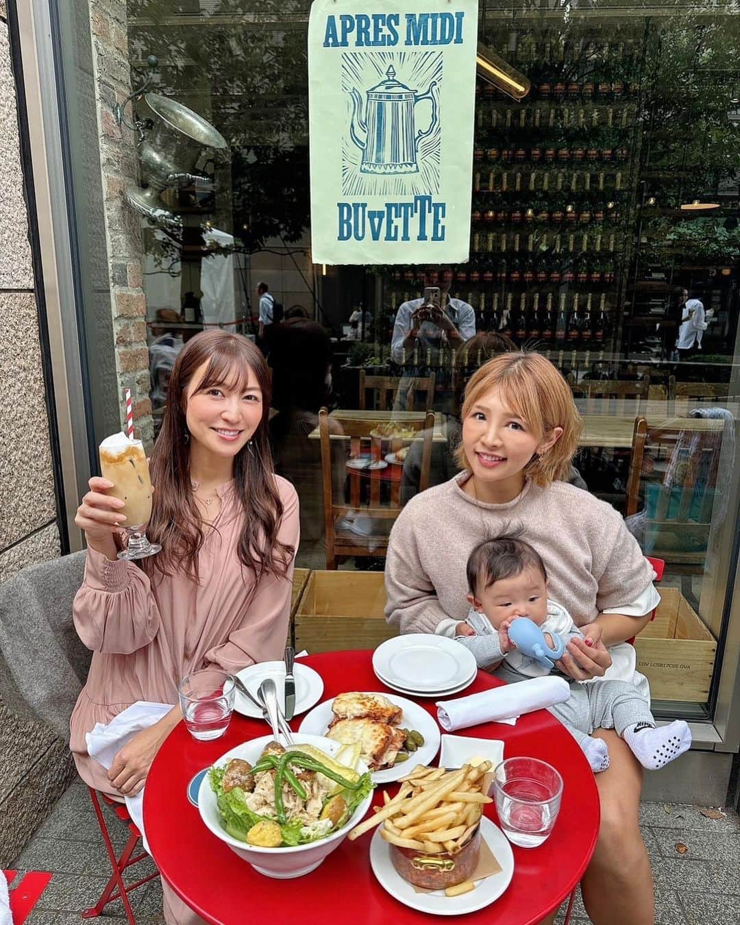 高沢奈苗さんのインスタグラム写真 - (高沢奈苗Instagram)「.  れなとランチ🧡🍽️  今年は暖かいからテラス席が心地良くてすき☘️💛💛💛  べび🐘くんはいつも大人しくって良い子だなぁ👶  普段から麹町でたくさんの人に触れ合ってるからかな？🫶  麹町メンバーでの誕生日会やいつも色々企画してくれてありがとう〜❤️  私といえばポテト🍟‼️www ポテト大好き😍  .  .  #ランチ #テラスカフェ #日比谷ミッドタウン #buvette #☕️」11月3日 9時22分 - nanaetakasawa