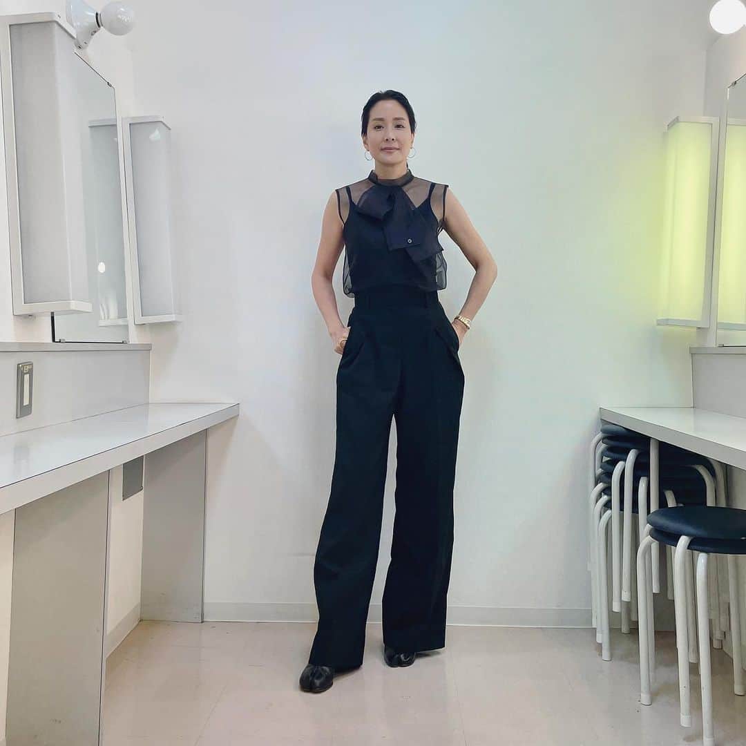 内田恭子のインスタグラム：「おはようございます。  11月3日（金）21時から ABEMA「キャリア ドラフト」 面接官としてゲスト出演いたします。  古舘さんの仕切りが最高！ https://career-draft.com  #今の学生はすごい #キャリアドラフト  #衣装  #sacai  #内田恭子  #kyokouchida」