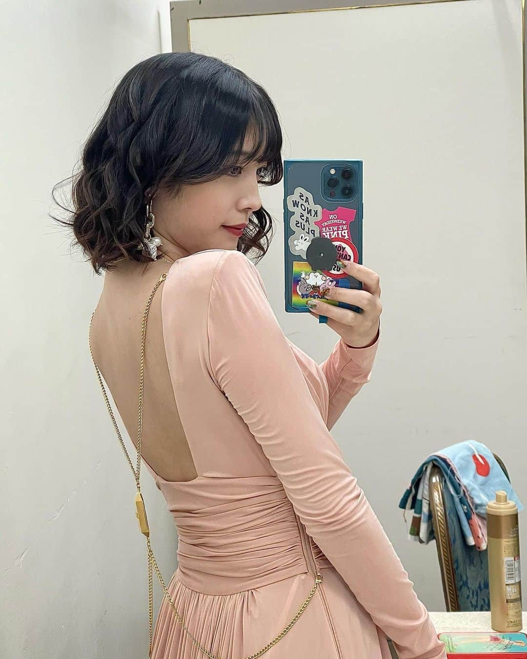 松田るかのインスタグラム：「先日ホテル椿山荘東京で行われました いしかわ県人会に、映画『レディ加賀』チームでお伺いさせていただいた時の写真です☺️  映画の裏話などをお話しさせて頂きました！ 全国公開は2024/2/9です◎ 少し先ですが、お楽しみに！  dress / @elisabettafranchi shoes / @daianashoespress pierce / @ari._j necklace / @caki.jewelry . #レディ加賀 #映画レディ加賀」