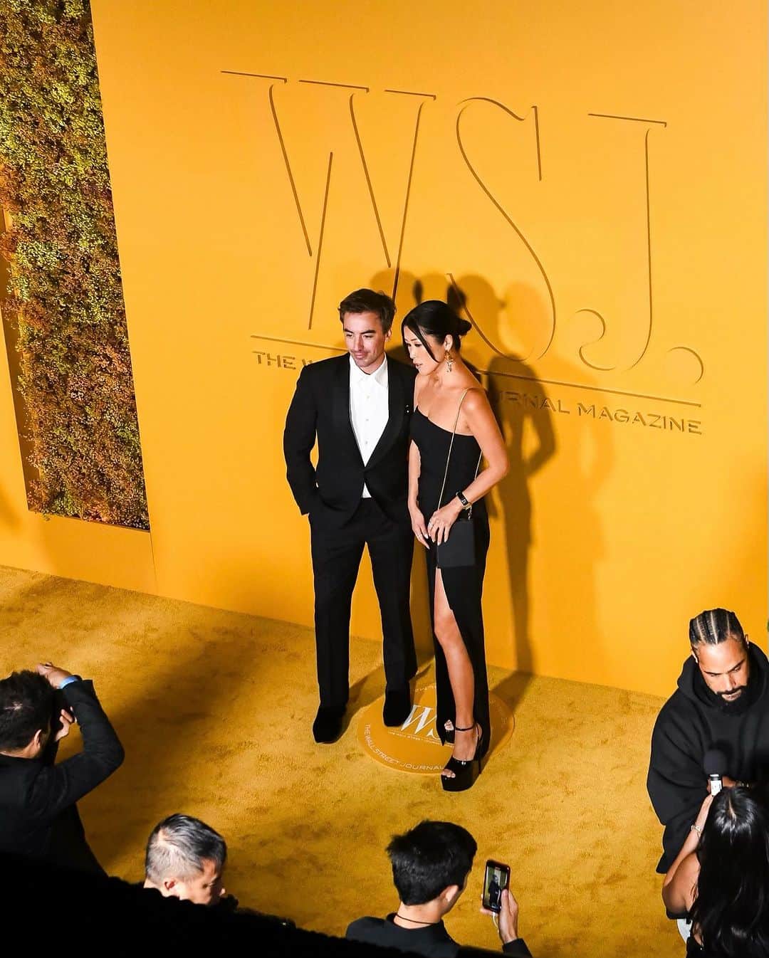 オスカーデラレンタのインスタグラム：「Co-Creative Directors @tokibunbun and @fernandogarciam1205 step out for the @WSJmag 2023 Innovator Awards.」