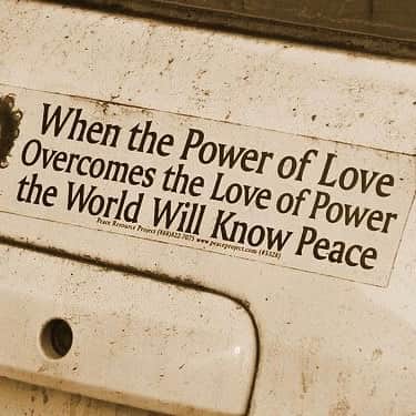 ケイティ・キャシディさんのインスタグラム写真 - (ケイティ・キャシディInstagram)「Spread Love 🤍 Pray for Peace ☮️」11月3日 9時54分 - katiecassidy