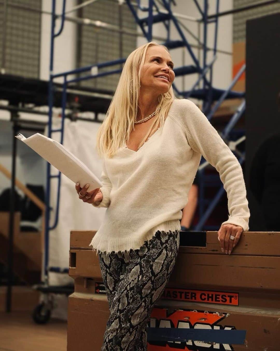 クリスティン・チェノウェスのインスタグラム：「It’s happening… #thequeenofversailles development process is in full motion 👑  @drewelhamalawy  @drewxphotography」