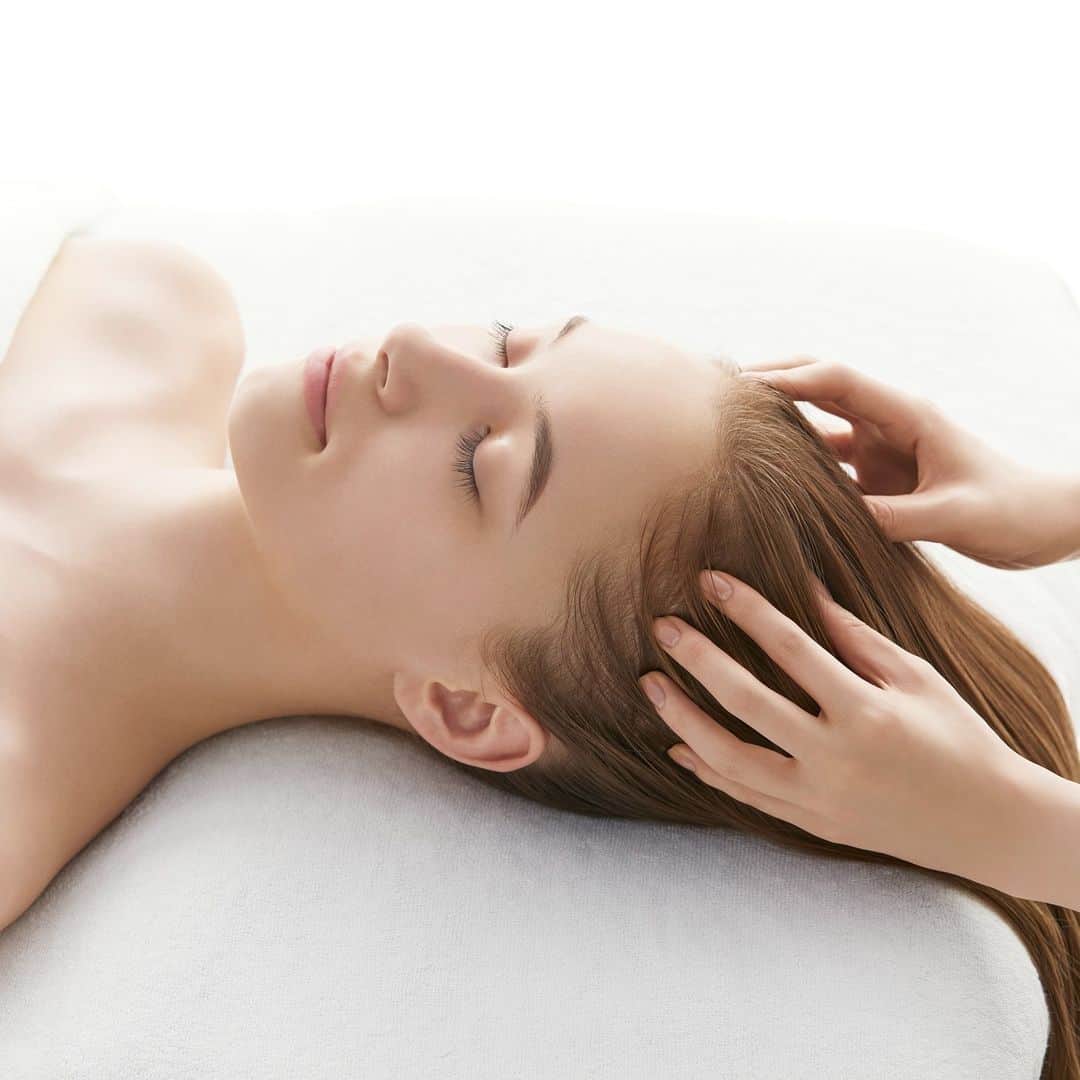 SHISEIDO THE GINZAのインスタグラム：「【3階エスパス クレ・ド・ポー ボーテ　特別優待メニューのご案内】   ときめくほどの輝く肌と活力みなぎる心身に整える特別メニューをご用意しました！  11月1日〜12月29日まで、各メニュー1回のみ特別価格にてご利用いただけます。  ※他優待と併用はできません    ①《チャージ・ボーテ》ボーテリチュエル＋ソワンデタントエポール 施術105分  通常27,500円(税込) → 特別価格24,200円(税込)   ②《チャージ・シナクティフ》シナクティフリュクス　施術105分  通常37,400円(税込) → 特別価格33,660円(税込)   ③《スキンラグジュアリー・シナクティフ》シナクティフリュクス＋ソワンドラディアンス＋ソワンイユーシナクティフ　施術125分  通常57,200円(税込) → 特別価格49,500円(税込)    年末のスペシャルケアに、ご自身へのご褒美に、是非エスパス クレ・ド・ポー ボーテへお越しください。   詳細・ご予約はこちら→https://thestore.shiseido.co.jp/espace/  #資生堂　#ギンザ　#パーソナルビューティー #クレドポーボーテ　#エステ」