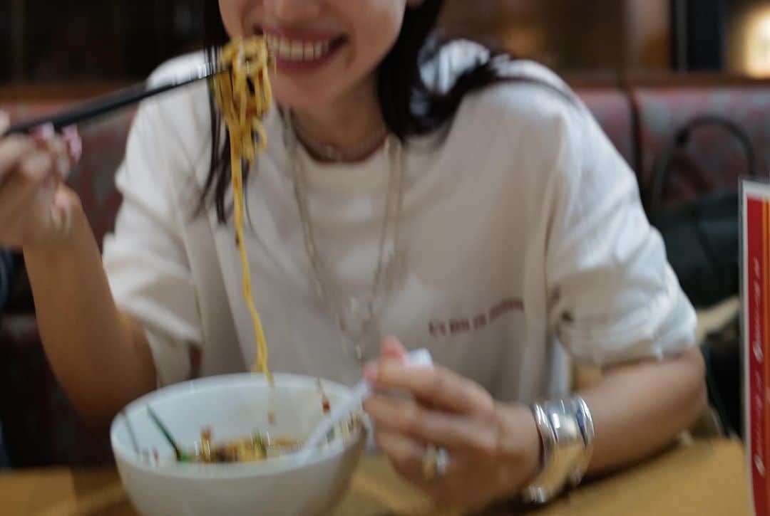 JUNNAさんのインスタグラム写真 - (JUNNAInstagram)「みんなで味仙♡ 名古屋限定Teeで台湾ラーメン🍜🇹🇼辛い♡最高  #味仙#名古屋グルメ#名古屋#台湾料理」11月3日 10時03分 - junna
