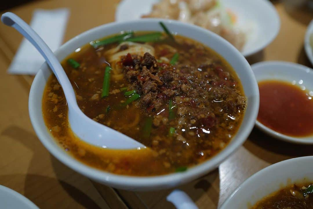 JUNNAのインスタグラム：「みんなで味仙♡ 名古屋限定Teeで台湾ラーメン🍜🇹🇼辛い♡最高  #味仙#名古屋グルメ#名古屋#台湾料理」