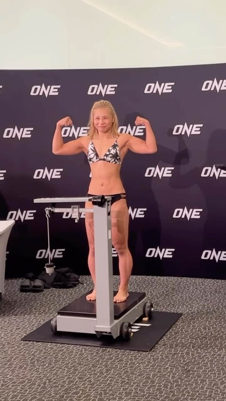 三浦彩佳のインスタグラム：「⚖️計量パス⚖️ . #ONEFightNight16 で戦う 三浦彩佳とメン・ボーが共に公式計量とハイドレーションテストを通過💯  両者はこのあとフェイスオフ😤🔥  @ayaka_zombie @bomeng81 #ONEチャンピオンシップ #総合格闘技」