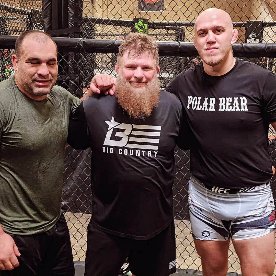 ロイ・ネルソンのインスタグラム：「Work work work! Thank you  @blagoyivanovmma  @polar_bear_ft_official」