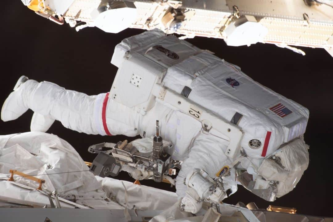 国際宇宙ステーションさんのインスタグラム写真 - (国際宇宙ステーションInstagram)「NASA astronauts Jasmin Moghbeli and Loral O’Hara completed their first spacewalk together on Wednesday, Nov. 1, after 6 hours and 42 minutes.  The duo replaced one of the 12 trundle bearing assemblies on the port solar alpha rotary joint, which allows the solar arrays to track the Sun and generate electricity to power the station. Mission Control told the station crew that the solar array is functioning well after the bearing replacement.  Pic 1) O'Hara (center top) and Moghbeli (lower right)  Pics 2 and 3) Moghbeli  Pics 4 and 5) O'Hara  #nasa #astronaut #spacewalk #walk #spacesuit #suit #international #space #station」11月3日 9時59分 - iss