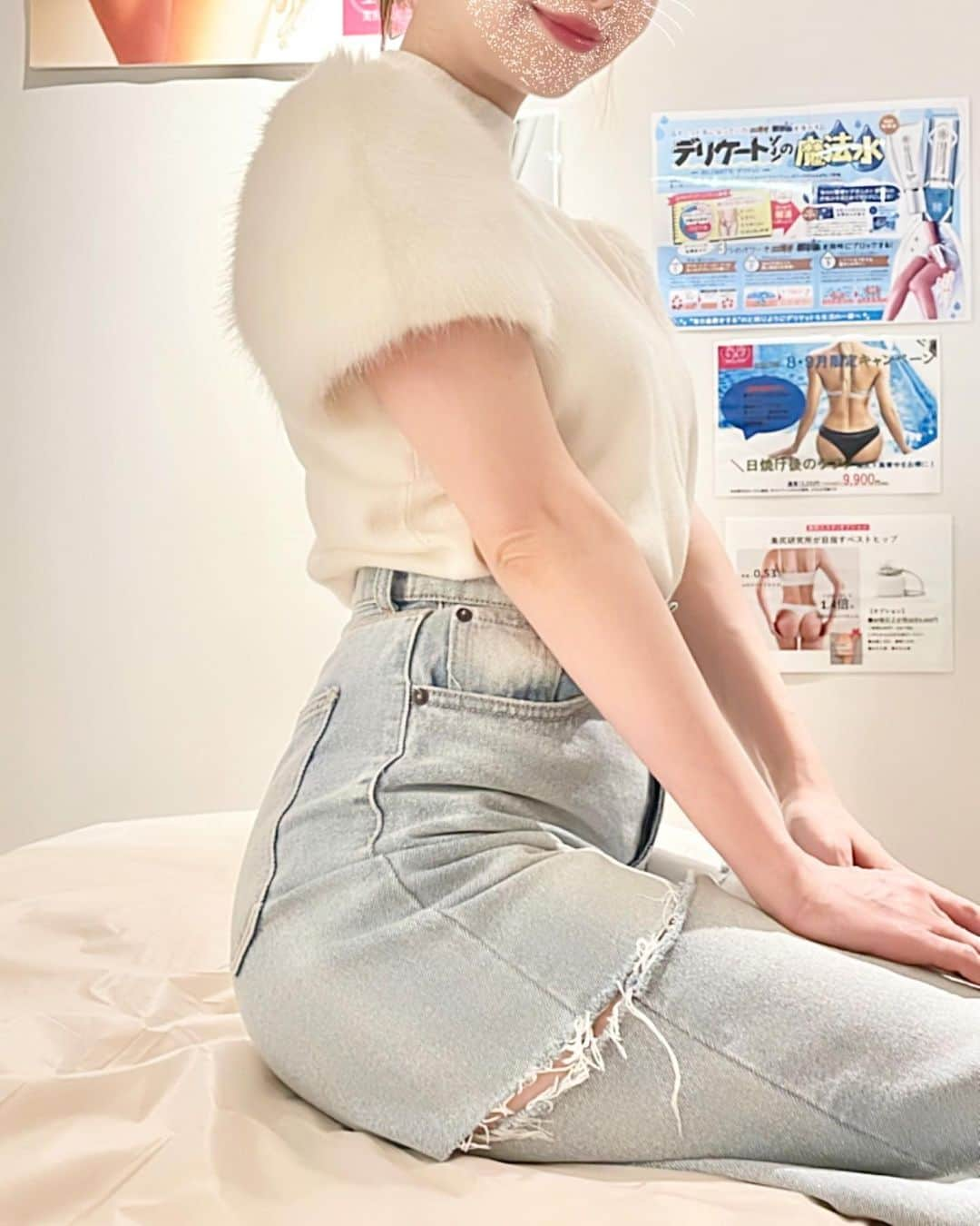 久保七瀬さんのインスタグラム写真 - (久保七瀬Instagram)「運動できてないのに お尻がいい感じになってきてるのは完全に 毎月ここに通ってるおかげ🍑@bijiri_kenkyujo  詳しい施術内容スワイプ←して見てね🩶  夏終わってもデニムやタイトなお洋服も 綺麗に着たいから続けて通います🩰🩶  美尻エステ40分コース 初回15,400円が→8,800円になるから 美尻になりたい人ぜひ行ってみてね🩵🐰  @bijiri_shop のオールインワンジェルも良くて お風呂上がり塗ってセルフケアも頑張ってる✊✨ ジェルひとつで ローション、美容液、クリーム、ピーリング、パック の効果があって、たるみ黒ずみニキビざらつき 気になる方やエステ行けない方にもおすすめ✨✨  私は心斎橋店に通ってますが他にも店舗あります🩰♡  大阪市中央区東心斎橋1丁目7-30 21心斎橋ビル 3F D→START  【直営店】麻布十番店 銀座店 新宿店 心斎橋店 【加盟店】宇都宮店 博多店 金沢店  #美尻#お尻黒ずみ#お尻ニキビ#お尻たるみ#ヒップアップ#美尻エステ#ヒップ専門エステサロン#美尻研究所」11月3日 9時59分 - nanase_kubo