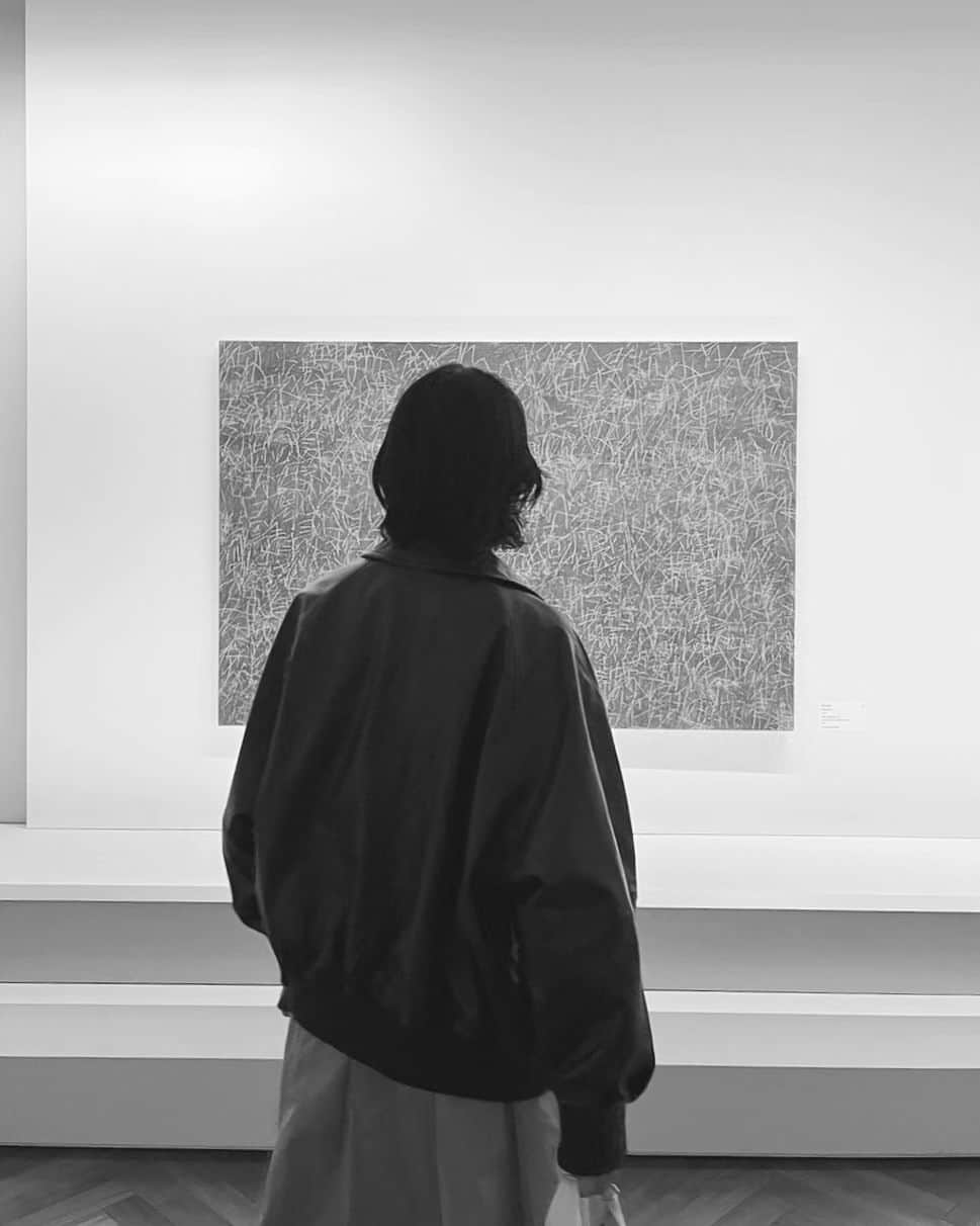 中島侑香のインスタグラム：「都内５０ヵ所の美術館やギャラリーが巡れるのは１１/５までです　🧩🦖🔫  そしてファイティングポーズ  #artweektokyo  #artweektokyo2023  #アートウィーク東京  #アートウィーク東京2023  #pr」