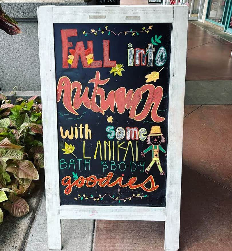 Lanikai Bath and Bodyのインスタグラム：「Super talented soap fairies in the house! Thank you Kilinahe. #lanikaibathandbody #fallinhawaii」