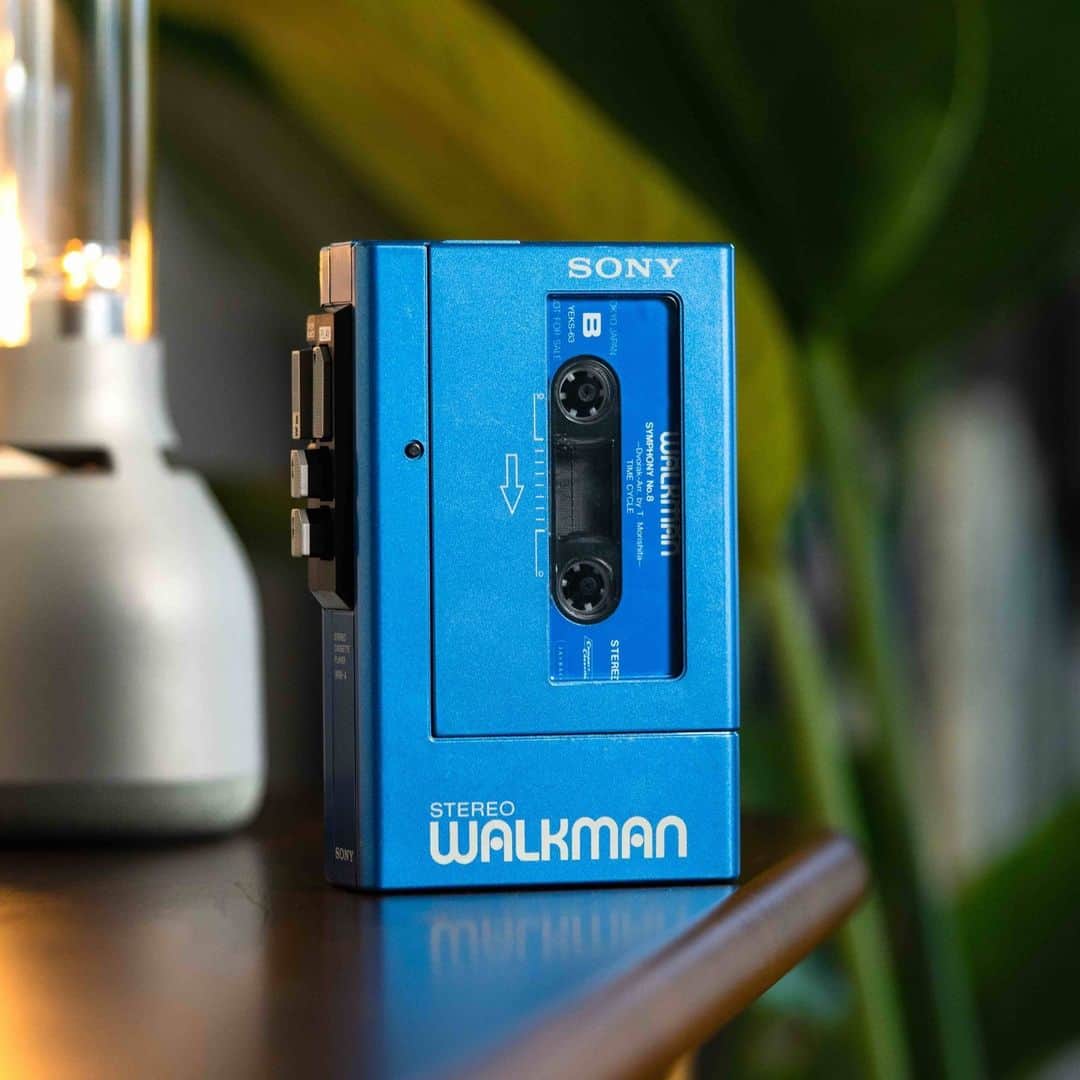 sonyのインスタグラム：「Up close and personal, bringing you all the waves of nostalgia. Now who had a walkman as a kid? #MySony #SonyWalkman」