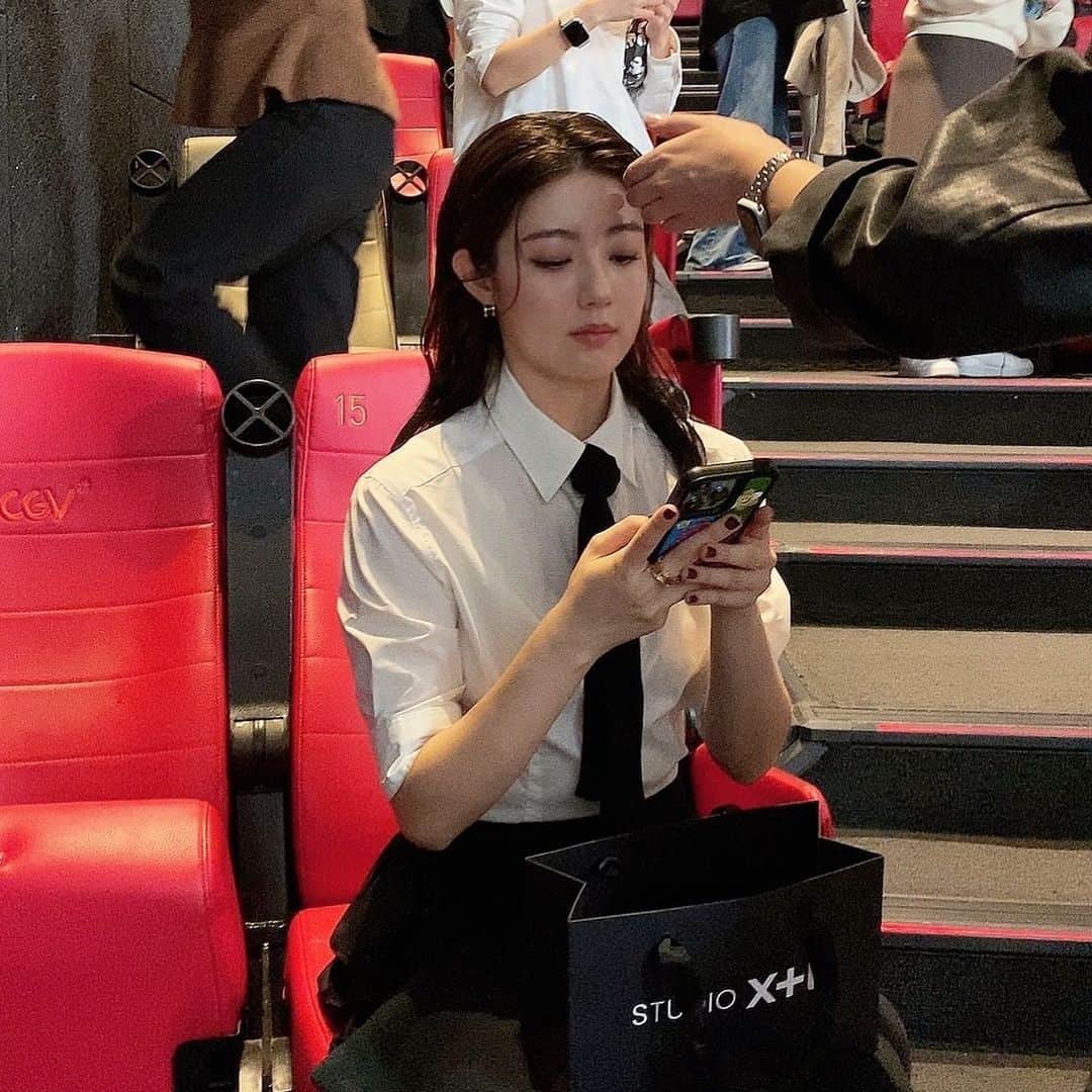 ナム・ジヒョンのインスタグラム：「곧 찾아올 주말에도 #하이쿠키 @uplus_mobiletv」