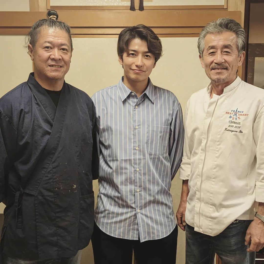 武田航平のインスタグラム：「BS TBS『孤高のグルメ』にて出会って生き方や考え方、仕事への取り組み方… 様々な面で感銘を受けた 『ロレオール田野畑』伊藤シェフの地元の市原で同級生の『かもせん』さんにて… 『ロレオール田野畑×かもせん』 コラボキッチンを開催するということで、ご招待していただきました。 (かもせんさんの伊藤大将との写真撮影ができなかったのが残念でしたが)  どれも食材の特徴を存分に引き出し、自然や生産者さんの思いを繋いだお料理で感動しっぱなしでした。  皆様もぜひ、『ロレオール田野畑』さんと『かもせん』さん行ってみてください！  『カネシメ水産』さんのおすすめの鮭醤をつかったお料理、神経〆の魚たちもたべれます。絶品でした。  伊藤シェフ、皆様、本当にありがとうございました。  @katsuyasuito @kamosen.6587  @k.k.taichi   #ロレオール田野畑 #かもせん #カネシメ水産 #鮭醤」