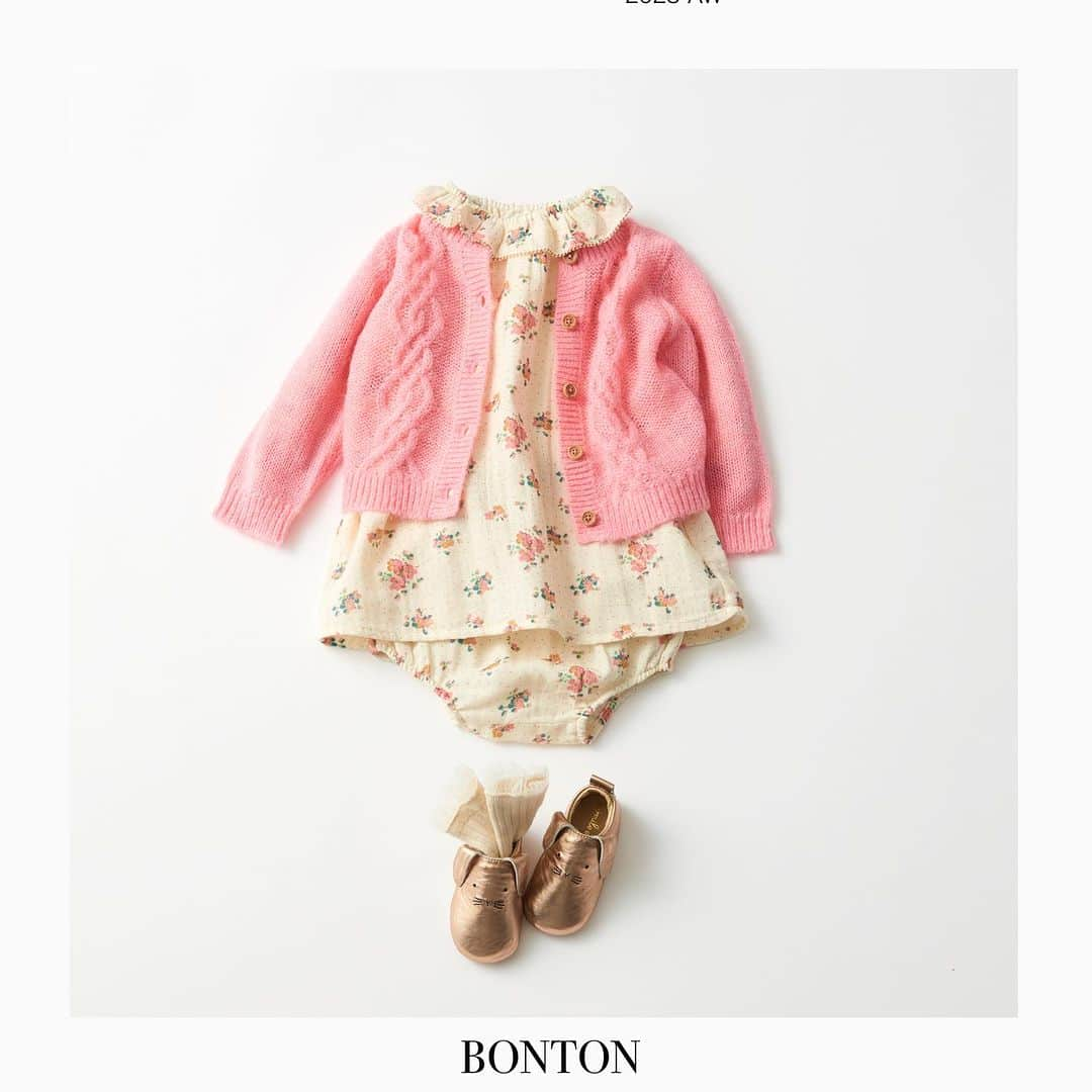 LILI et NENEさんのインスタグラム写真 - (LILI et NENEInstagram)「_BONTON はじめてのオシャレに！BONTONのベビーウエアを集めてみました。 ． @lilietnene プロフィールリンクよりリリエネネオンラインショップへ ． @lilietnene_paris  大好きなパリの日常をお届けする。 ． #lilietnene タグ付けして投稿して頂ければ嬉しいです。  #bonton#ボントン#パリ発ブランド #オシャレキッズ #ベビーファッション#キッズファッション #子供服 #lilietnene #リリエネネ #海外子供服セレクトショップ #kidsfashion #babyfashion #gift #女の子のママ#女の子ベビー#娘服#むすめ服#姉妹#お揃いコーデ#ベビー服#海外子供服 #キッズコーデ#キッズ  #キッズコーデ女の子 #ベビーコーデ #ベビーコーデ女の子」11月3日 10時28分 - lilietnene