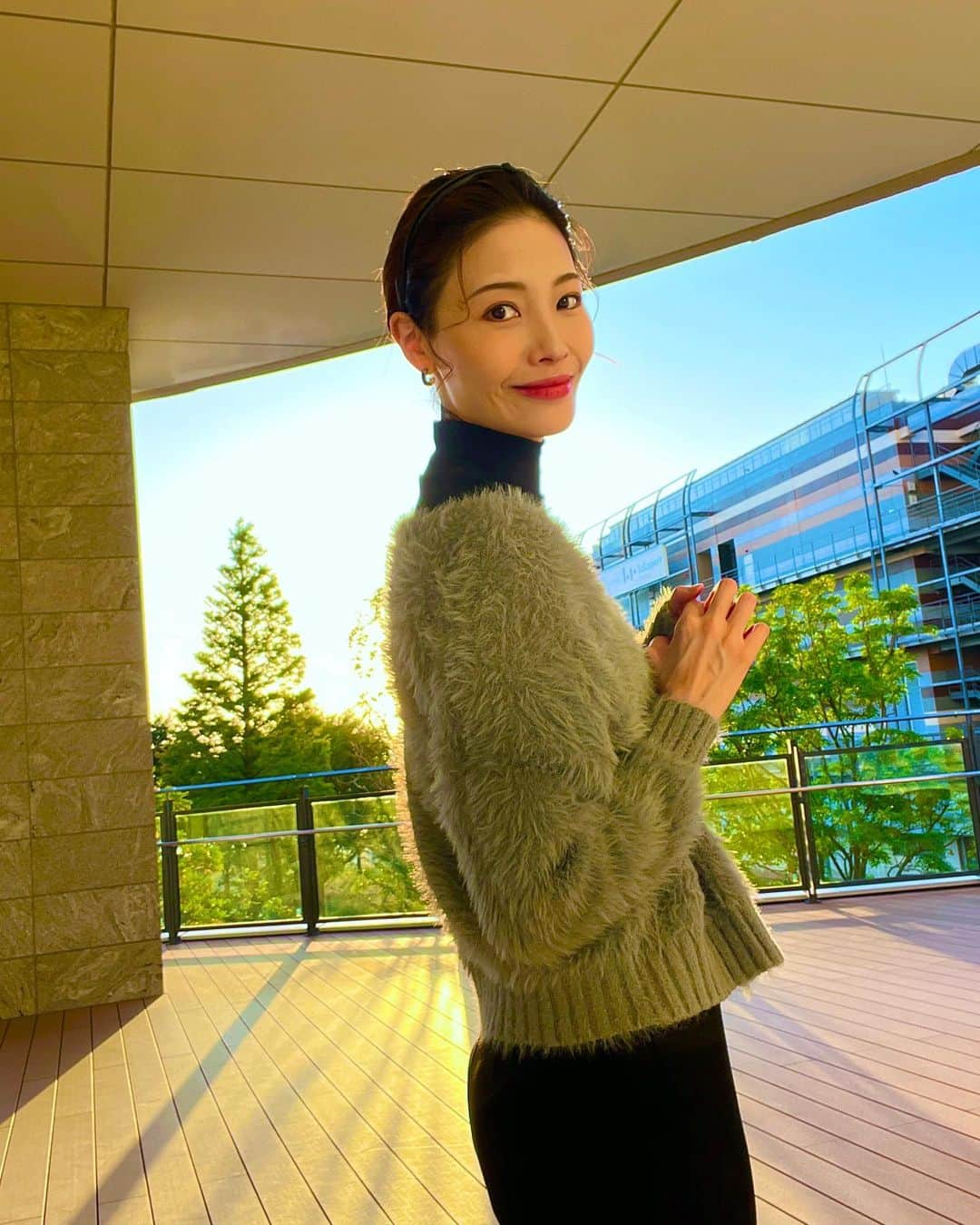 十碧れいやさんのインスタグラム写真 - (十碧れいやInstagram)「.  おはようございます☀  昨日は、 思いがけずお稽古が早く終わったので 稽古場近くにある気になっていたカフェに入ってみたり、 寄り道して夕陽を見に行ったりして。  突然時間が空いた時に こーゆーことできるの贅沢な時間だなって😌 得した気分♪  よし！！ 今日から振り付け始まります✨ #新宿のありふれた夜 行ってきまーす😊  #シアターカイ#ロックミュージカル #芝居 #夕陽 #夕陽綺麗 #まったり時間 #思いがけず  #カフェ #スコーン #マフィン #スイーツ #美味しいもの」11月3日 10時38分 - reiya_toa