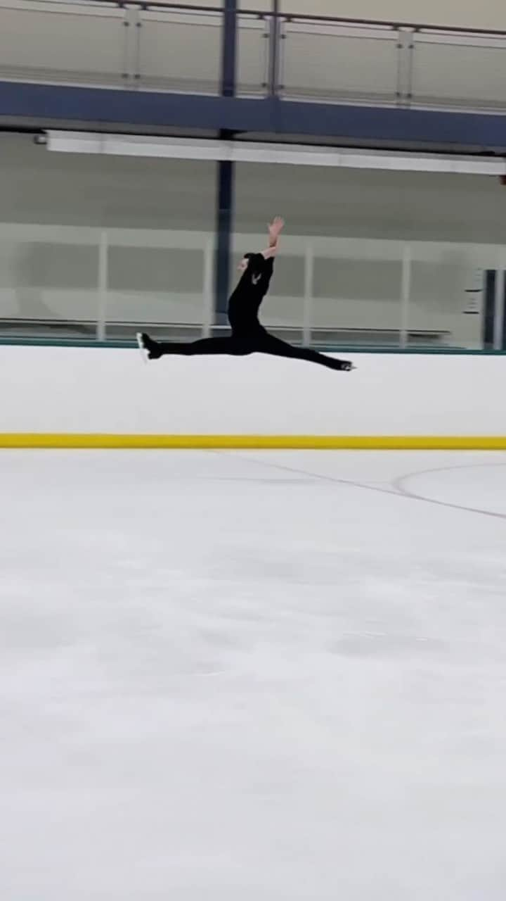 ジェイソン・ブラウンのインスタグラム：「November 🔓  #11月 #skating #figureskating #november #training #unlocked」