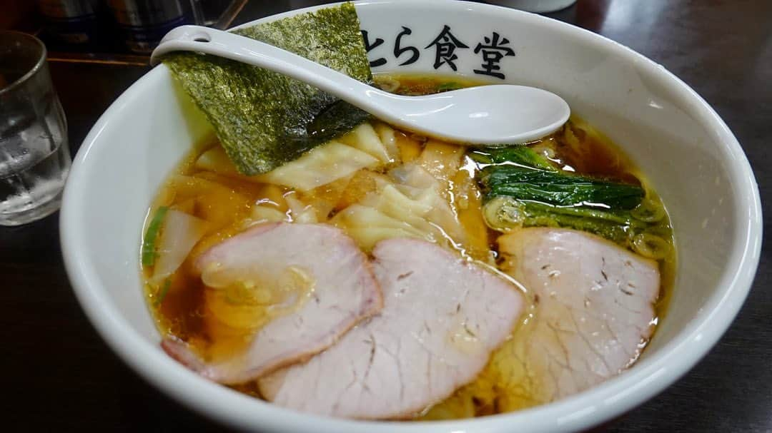 IKKO’S FILMSのインスタグラム：「白河ラーメンの総本山  めちゃめちゃアクセス悪いのと整理券の長期順番待ちで絶望的にハードル高いけど、それに見合った一杯でした❗️  #とら食堂 #福島グルメ #白河ラーメン」