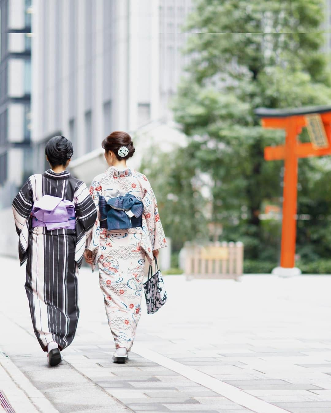 Mandarin Oriental, Tokyoのインスタグラム：「3 November is ‘Culture Day’, a public holiday established with the purpose of promoting the country's vibrant culture. There are various art exhibitions and events held in different places throughout the country. Take this opportunity to dive right into the Japanese culture, wear a beautiful array of colourful kimonos and participate in some events, or enjoy a leisurely stroll and sightseeing around the city.  11月3日は「自由と平和を愛し、文化をすすめる」ことを趣旨として制定された「文化の日」です。全国各地でさまざまな美術展やイベントなどが開催されています。この機会に日本文化に触れ、色とりどりの美しい着物を身にまとい、イベントに参加したり、街の散策や観光を楽しんでみてはいかがでしょうか。 … Mandarin Oriental, Tokyo @mo_tokyo  #MandarinOrientalTokyo #MOtokyo #ImAFan #MandarinOriental #Nihonbashi #kimono #culturalday  #マンダリンオリエンタル #マンダリンオリエンタル東京 #東京ホテル #日本橋 #日本橋ホテル #着物 #文化の日」