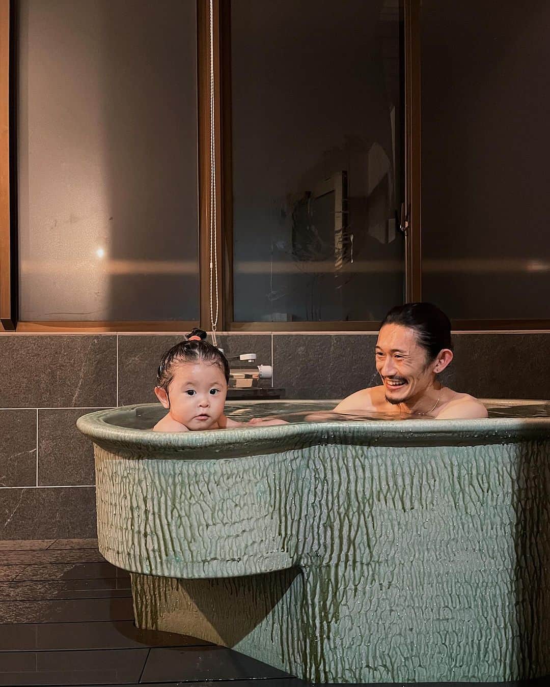 櫻井千尋さんのインスタグラム写真 - (櫻井千尋Instagram)「. 萩で宿泊したのは @mihagi1025 各部屋によってお部屋のつくりが違くて サウナ付きのお部屋や露天風呂がついてたり、 子どもたちが喜ぶような コンセプトルームがあったり、 キッズルームもあって来るたびに 違うお部屋に泊まりたくなるホテル🏨  食事は海の幸と山の幸が盛りだくさんで こんなに一度にたくさんの海産物を楽しめるコースは初めてで 👨🏻は海の物大好物だから喜んでた☺️  久しぶりに家族とのんびり過ごせて 最高な時間だったな👨‍👩‍👧‍👦🩷  #萩 #山口観光 #リゾートホテル美萩」11月3日 11時13分 - chihirosakurai
