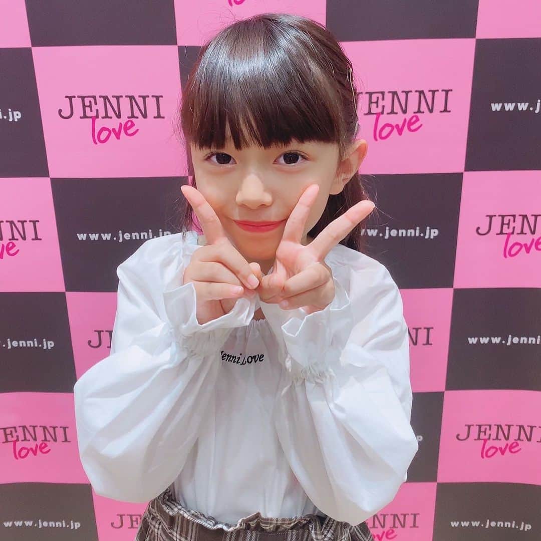 のインスタグラム：「ニコ☆プチキッズモデルの森さあやちゃんが来てくれた日🐣🌷 ジェニィポーズのさあやちゃんｶﾜｲｲ🥺︎︎🫶💘 サインまでｶﾜｲｲ…いつもありがとう♡♡♡  #jennilove  #ジェニィラブ #ニコプチ #キッズモデル #森さあや」