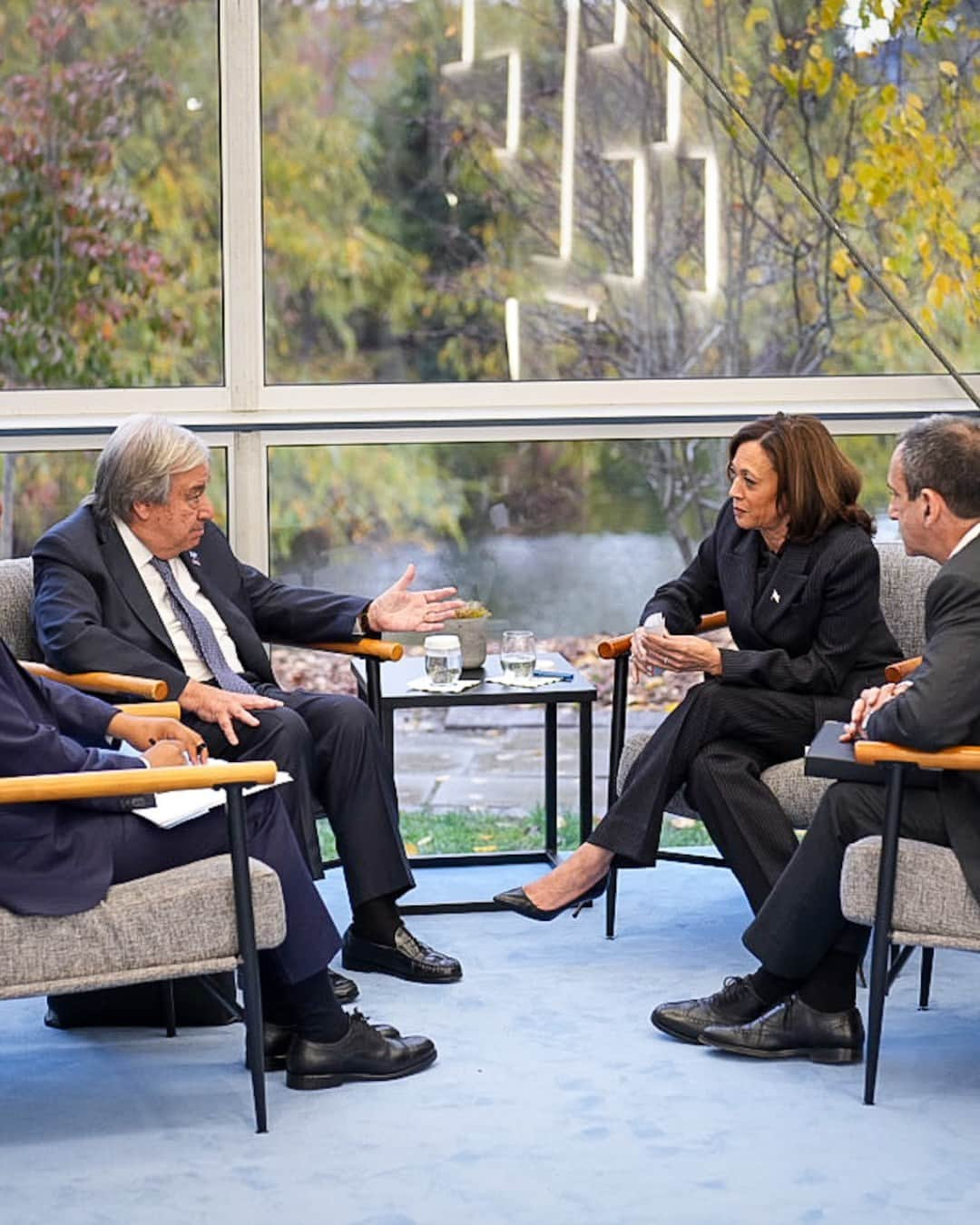 ジョー・バイデンさんのインスタグラム写真 - (ジョー・バイデンInstagram)「Today, I met with Secretary-General of the United Nations António Guterres to discuss the urgent need to increase humanitarian aid to civilians in Gaza.  I reaffirmed Israel’s right to defend itself and made clear that international humanitarian law must be respected.」11月3日 11時18分 - vp