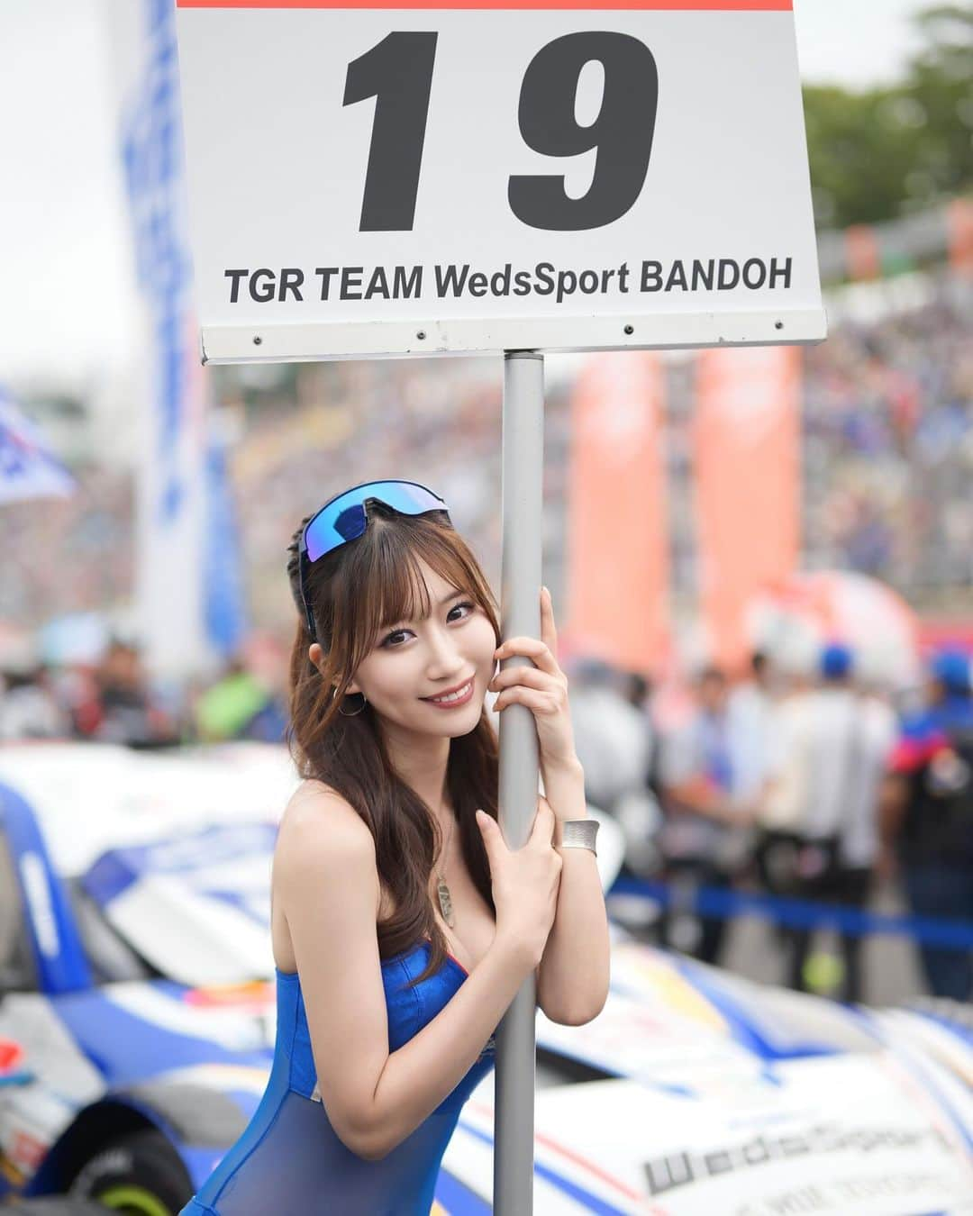 日南まみのインスタグラム：「. 明日から #SUPERGT 最終戦🏁 明日明後日は茂木にて日本レースクイーン大賞2023の先行投票があります！  特典をご用意させて頂きました🎁 →3枚目みてね👀  とても大切なポイントになりますので、対象のギャルパラを予約して日南まみへ投票よろしくお願いします🙇‍♀️💙 皆さん、お力を貸してください❤️‍🔥 #日本RQ大賞  #SGT#supergt#gt500#スーパーgt#レースクイーン#racequeen#WedsSport#RQ #RacingProjectBANDOH #ボクシング#ラウンドガール#日南まみ#boxing#roundgirl」