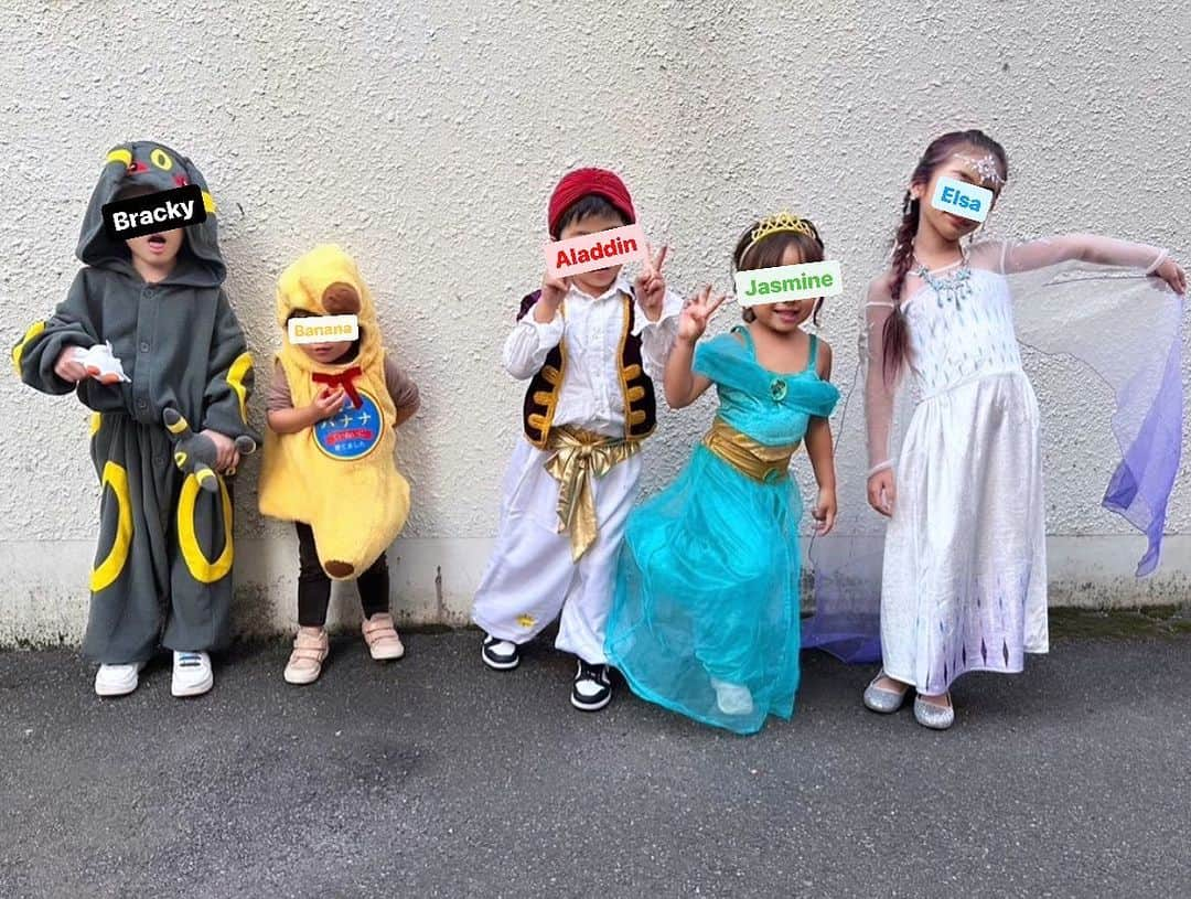 &mさんのインスタグラム写真 - (&mInstagram)「2023.10.27 Bracky🖤Banana💛Aladdin❤️Jasmine💚Elsa🩵  #happyhalloween  #elsa #jasmine #aladdin  #banana #bracky」11月3日 11時28分 - oc.ym