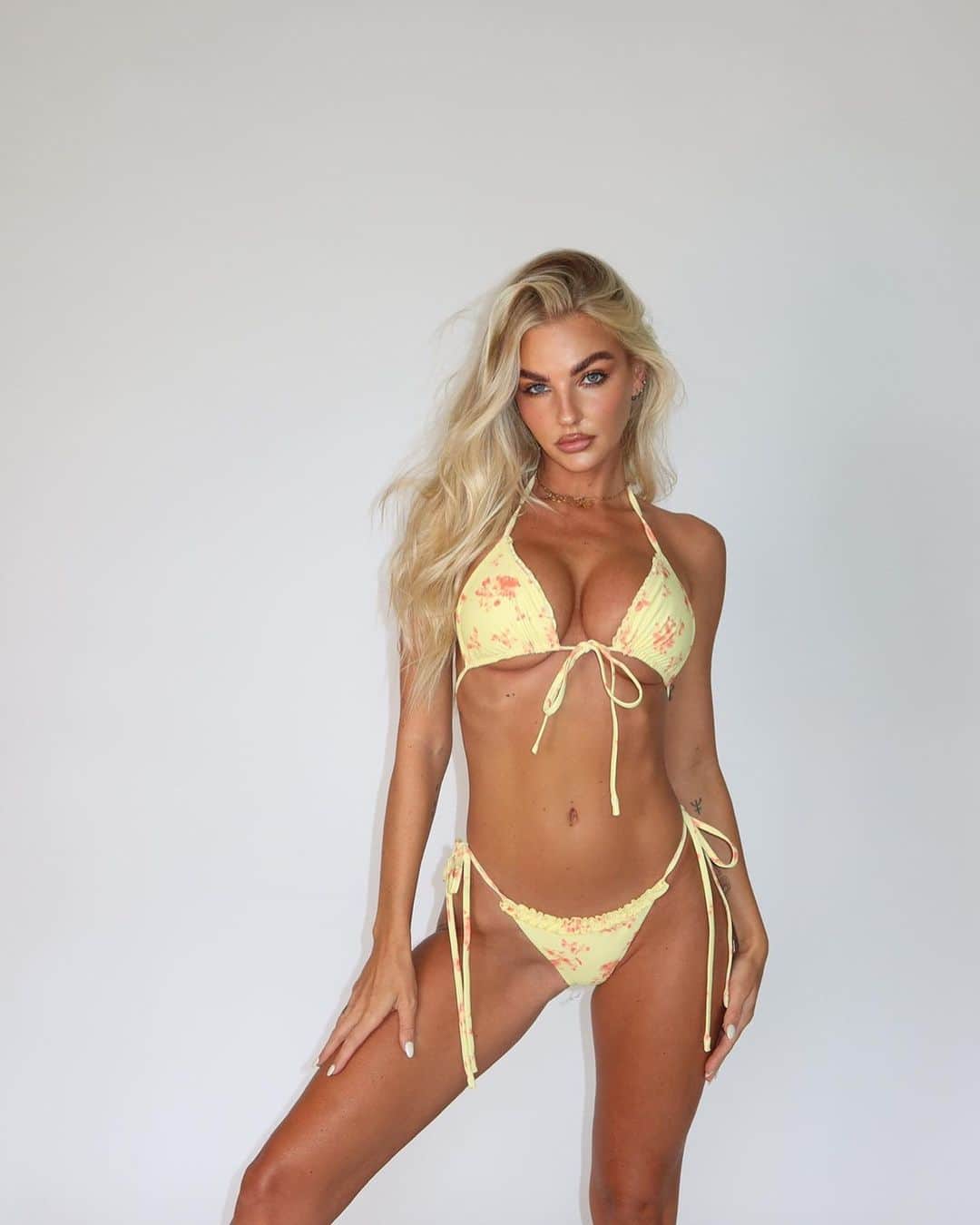 tiger Mistのインスタグラム：「Add the Imra Bikini to your vacation repertoire. As seen on @emmajanestevens」