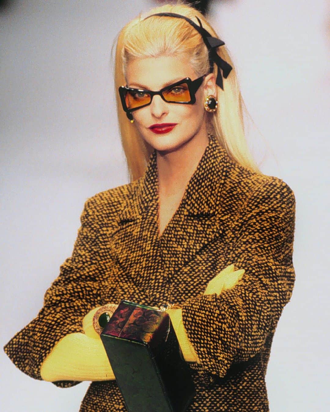 WHO WHAT WEARさんのインスタグラム写真 - (WHO WHAT WEARInstagram)「Fall style mood board: '90s @chanelofficial edition. 🍂 #WWWTB photos: getty images」11月3日 11時48分 - whowhatwear