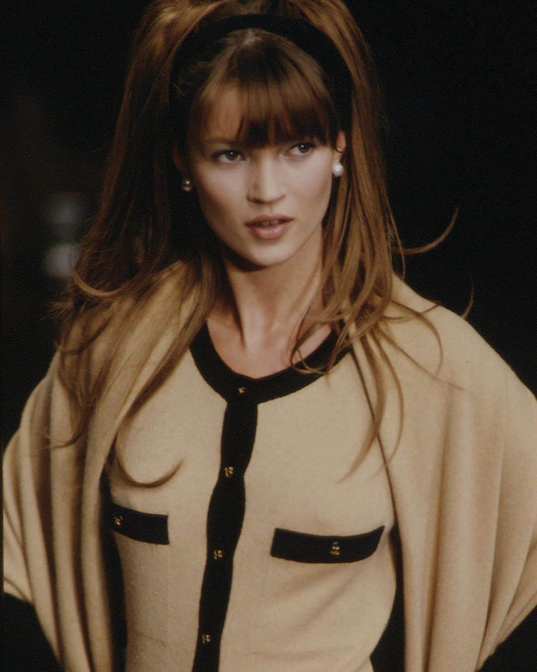 WHO WHAT WEARさんのインスタグラム写真 - (WHO WHAT WEARInstagram)「Fall style mood board: '90s @chanelofficial edition. 🍂 #WWWTB photos: getty images」11月3日 11時48分 - whowhatwear