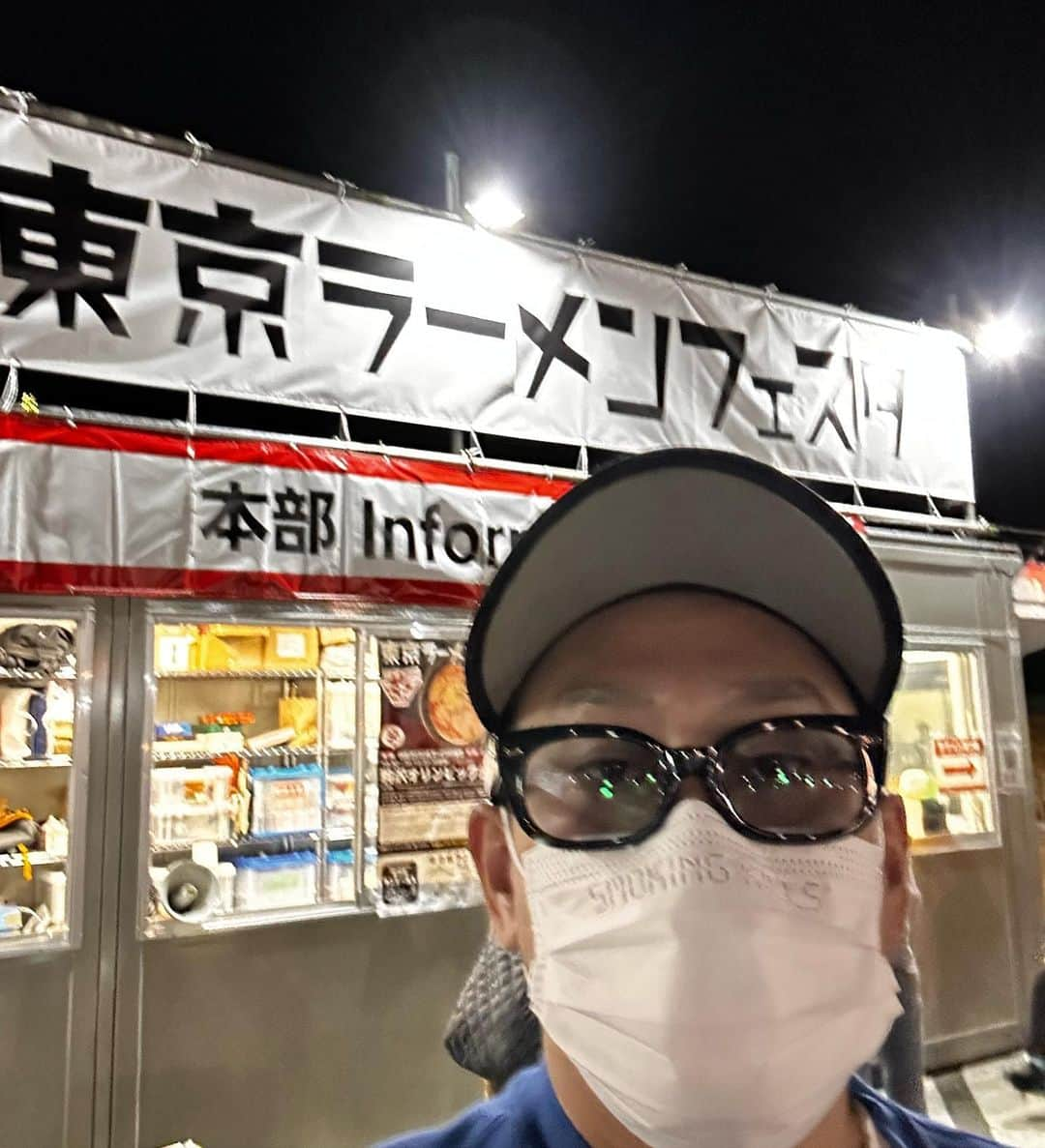 宮川大輔のインスタグラム：「駒沢オリンピック公園の東京ラーメンフェスタに行って来ました。楽しかったわ。 ナッツメローズさんの唄を聴き昭和に浸りながらラーメン🍜すすってました。 ご馳走様でした。 夜に行かれる場合は薄手のダウンくらい持って行った方が良いと思います‼️ #東京ラーメンフェスタ2023  #駒沢オリンピック公園」