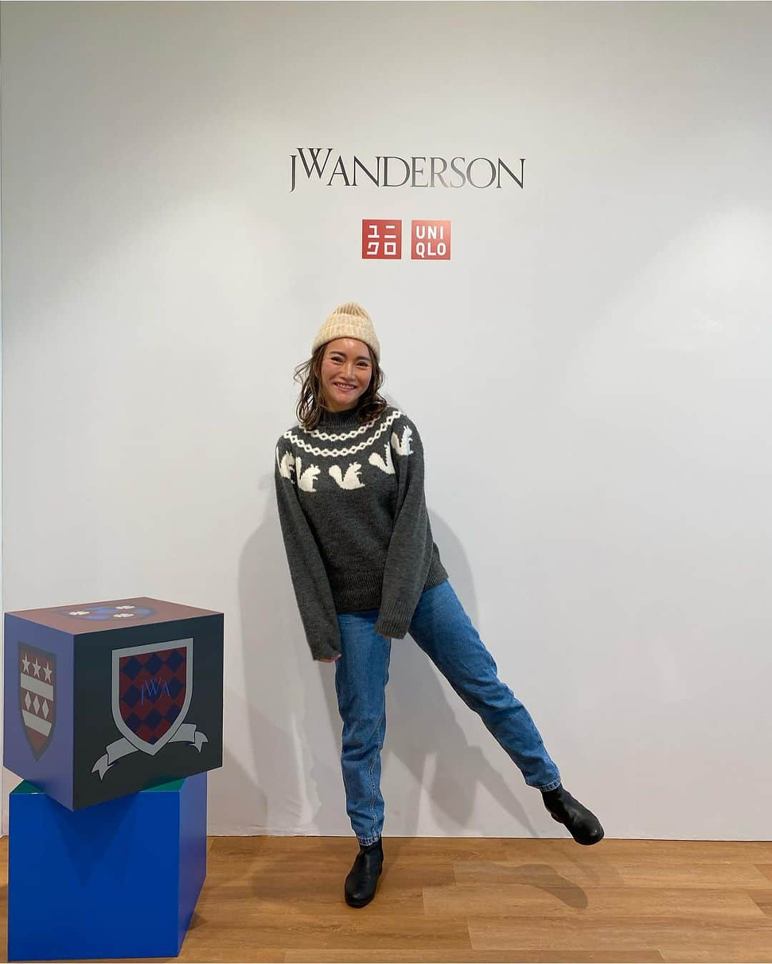 mimimimiyoさんのインスタグラム写真 - (mimimimiyoInstagram)「UNIQLO✖️JW ANDERSON  の試着会に行ってきました。 クラッシックなブリティッシュスタイルをモダンな日常着にした、11月3日発売の 2023FW UNIQLO×JW ANDERSON   可愛いだけでなく着心地もとってもいいの。 大人も着れる動物モチーフやカレッジスタイル。 リスのセーターもかわいいし、 ニットワンピースは袖の色が可愛くてソックスと色を合わせてみた スウェットもおすすめ 動物モチーフのソックスは絶対買う このソックス可愛いだけでなくヒートテック。  メンズもかわいいのたくさんあったよ  なんだか冬のコーデも楽しみになってきたな💓  PR#uniqlo #jwanderson #uniqloandjwanderson #ユニクロコーデ#uniqlo2023fw #スフレヤーン#ユニクロ#ユニクロニット族#低身長コーデ」11月3日 11時56分 - mimimimiyo