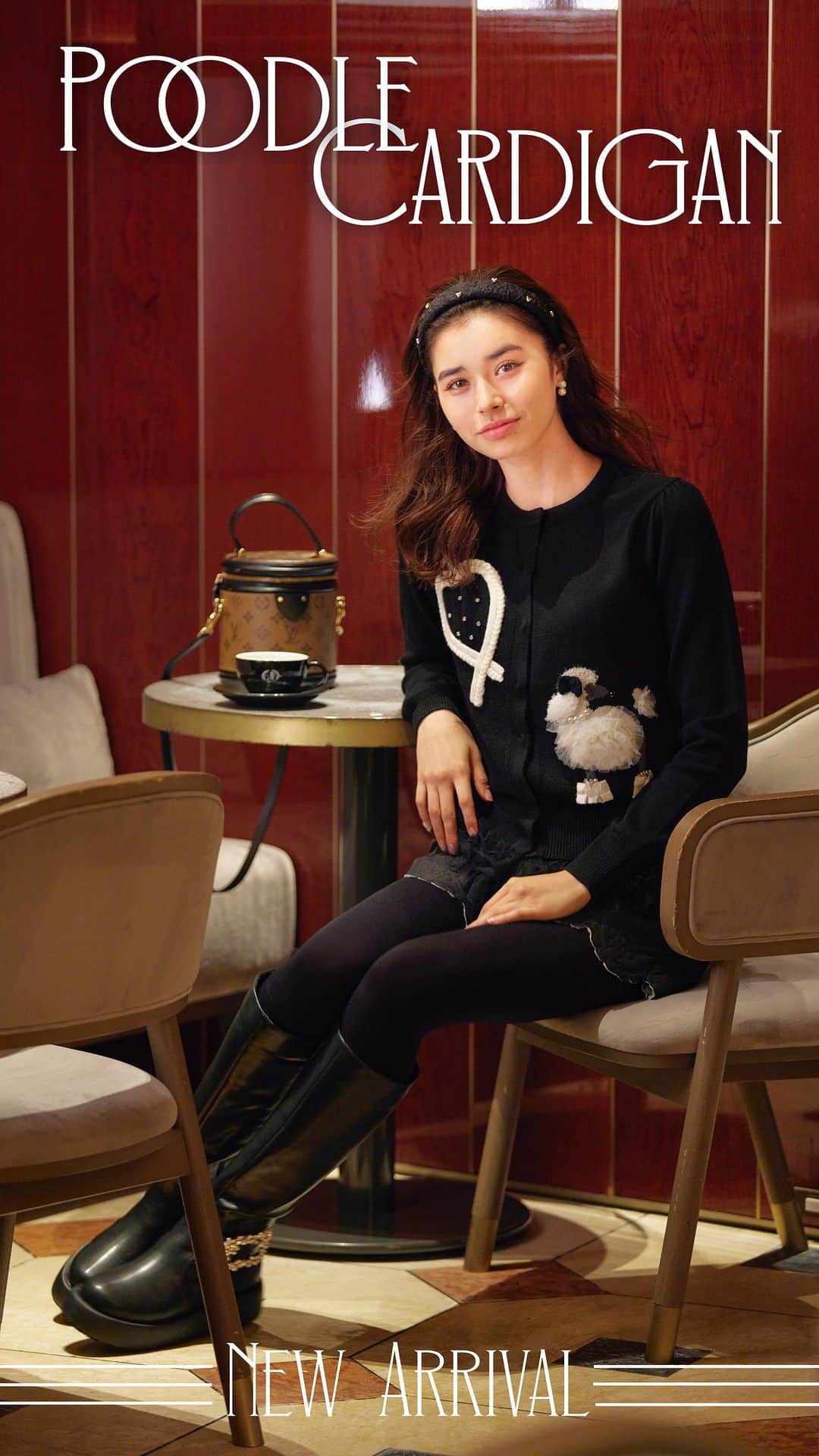 のインスタグラム：「［ New Item ］  毎年大好評のモチーフカーディガンが大人シックな印象にアップデート！  今回はプードルをモチーフにしたロマンティックなカーディガン🐩  煌めく立体パーツがポップ＆キュートなアクセントをプラスしつつ、モノトーンカラーで落ち着いた印象に。  ふわふわのチュールでフェミニン要素も加えました。  フリルのボリュームが綺麗に見えるようにサイドスリットを入れて仕上げています。  ✔︎ プードルカーディガン  【Color】  Black , Border , White  【Size】  F  Online Shop : 11/7(火) 18:00 Release SHOP : In Store Now  #chesty #チェスティ」