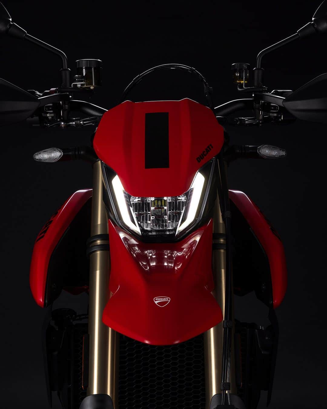 Ducati Japanさんのインスタグラム写真 - (Ducati JapanInstagram)「発表、新型ハイパーモタード698 モノ。  このプレイグラウンド（遊び場）へ、ようこそ。  詳細は公式Webサイトをご覧ください。  #ハイパーモタード #Hypermotard #モタード #supermotard #ハイパーモタード698モノ #Hypermotard698Mono #ハイパーモタード698モノRVE #Hypermotard698MonoRVE #LivePlayRide #ドゥカティワールドプレミア #DucatiWorldPremiere #DWP2024」11月3日 12時00分 - ducatijapan