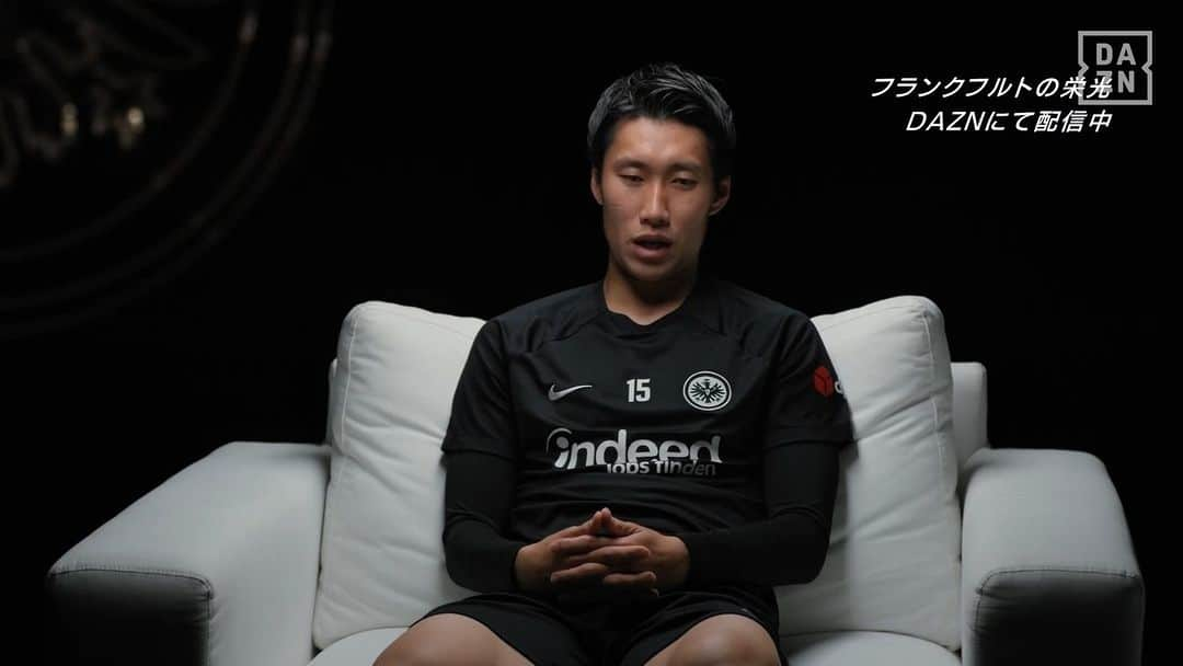 DAZN JAPANのインスタグラム：「. ／ #鎌田大地 インタビュー出演🎙 「フランクフルトでの一つの転換期だった」 ＼  21/22シーズンEL初優勝を果たしたフランクフルトの軌跡に迫るドキュメンタリーを配信中🎥  激動のシーズンの内幕と感動を当時の選手や監督が自らの言葉で丁寧に語る。  📺『フランクフルトの栄光』 #DAZN で配信中」