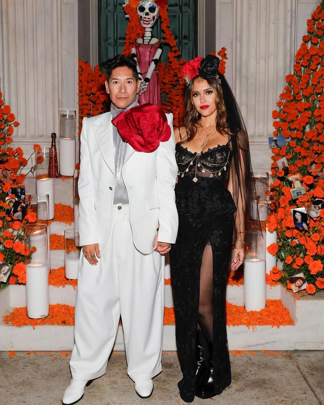 Just Jaredさんのインスタグラム写真 - (Just JaredInstagram)「Jessica Alba dressed perfectly for a Dia de Muertos party that was thrown by her photographer friend Carlos Eric Lopez. Lots more photos of all the other guests on JustJared.com! #JessicaAlba #CarlosEricLopez #DiadeMuertos Photos: Getty」11月3日 12時01分 - justjared