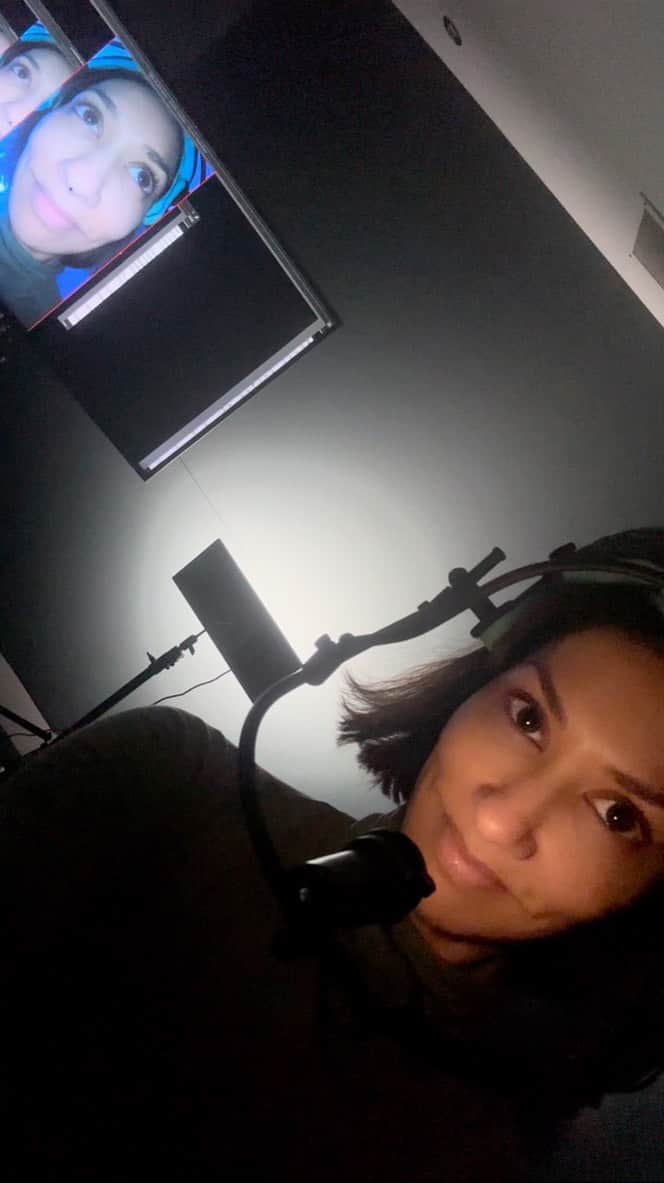 ジャニナ・ガヴァンカーのインスタグラム：「A year ago, TODAY, I was working on @alanwakeofficial in London. Are you playing it yet?  #videogames #pcap」