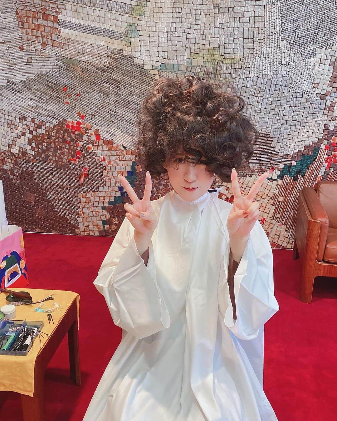 松原凜子のインスタグラム：「#多治見まつり  和装ヘアの途中経過です。ふふふ。」