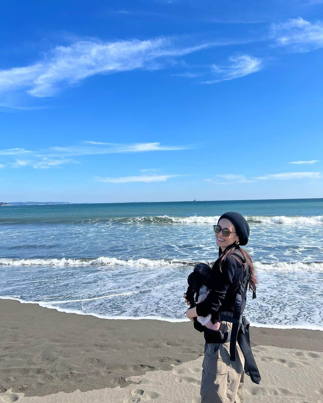 葛岡碧さんのインスタグラム写真 - (葛岡碧Instagram)「初めての海だね🌊☀️」11月3日 12時10分 - midori_kuzuoka