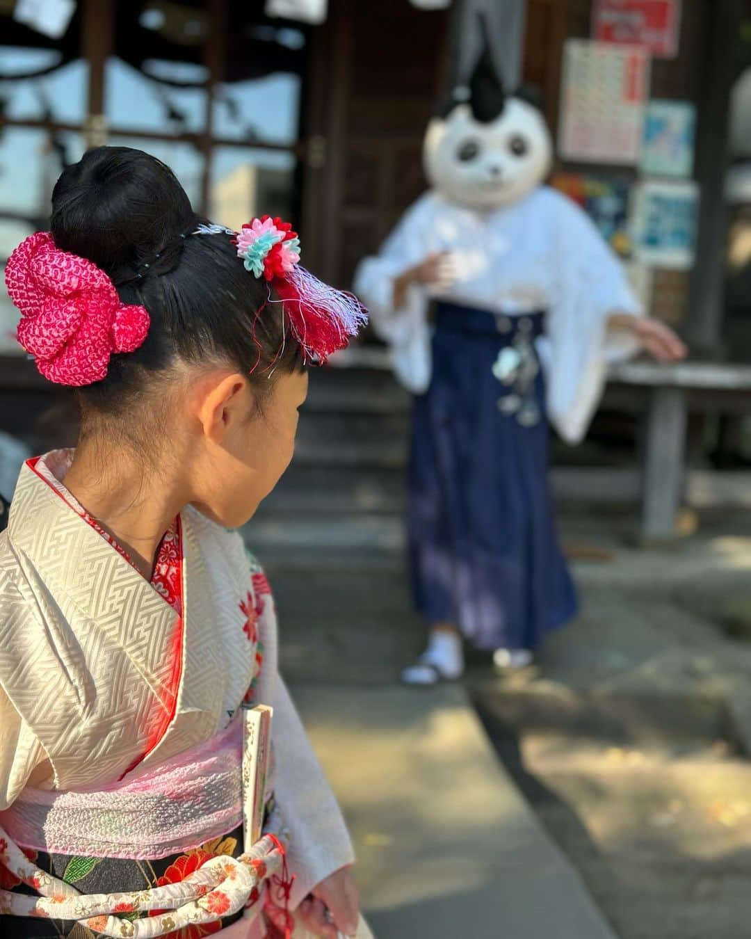 福澤達哉のインスタグラム：「*** Panda chief priest of a Shinto shrine 🐼⛩️ We went to shrine and pray for the healthy growth of our loving daughters 🙏 #三女 #七五三 #パンダ宮司 #ジワる… #健康でいてくれることが一番 #いつも幸せをありがとう #後ろ姿の撮影でも #腰に手を当て全力ポーズを決める四女 #最高です #チャオ」