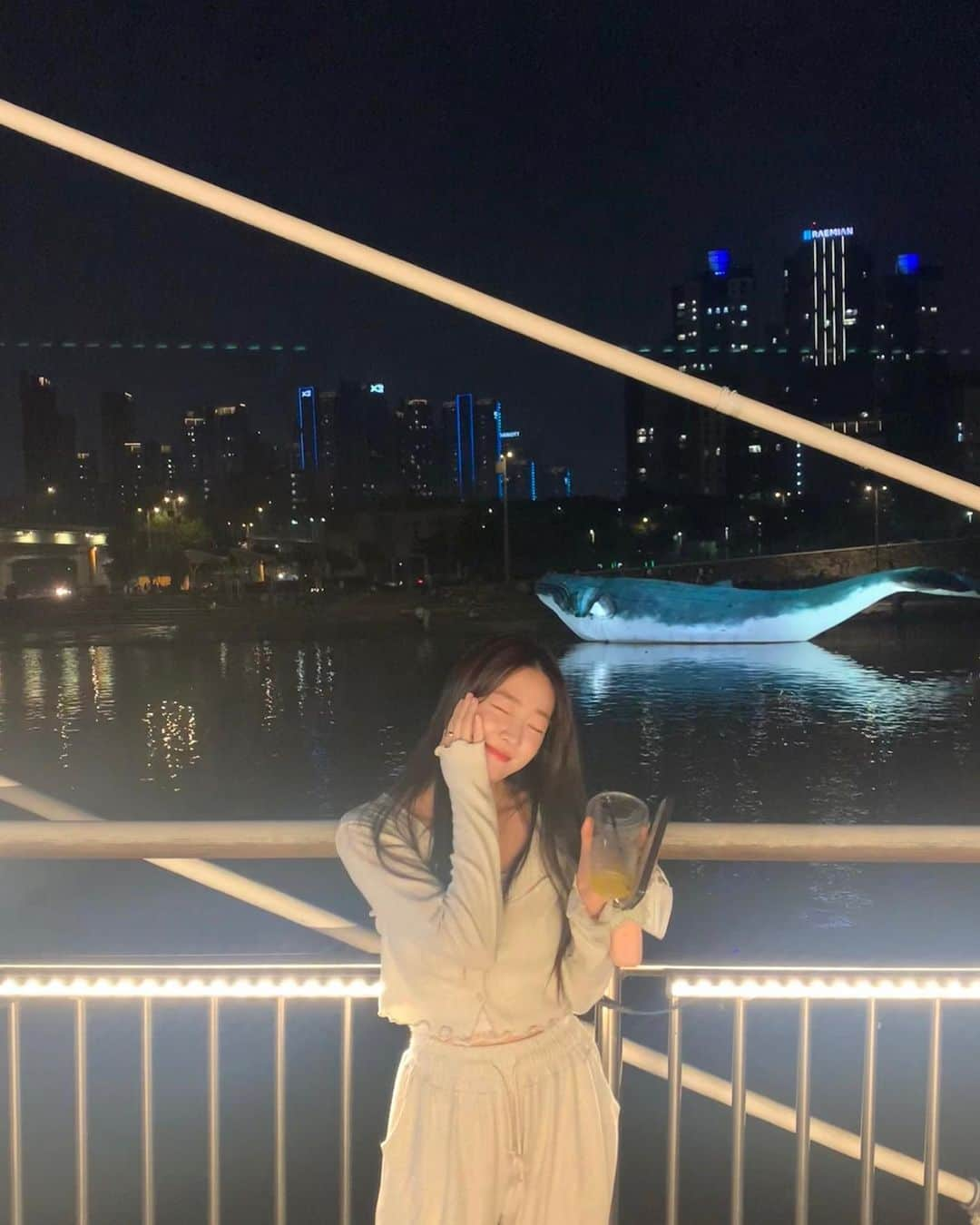 ユジョンさんのインスタグラム写真 - (ユジョンInstagram)「🌃🌙🐋 나는 고래야 고래서 너를 좋아해 😜🧃」11月3日 12時13分 - yudong_0214