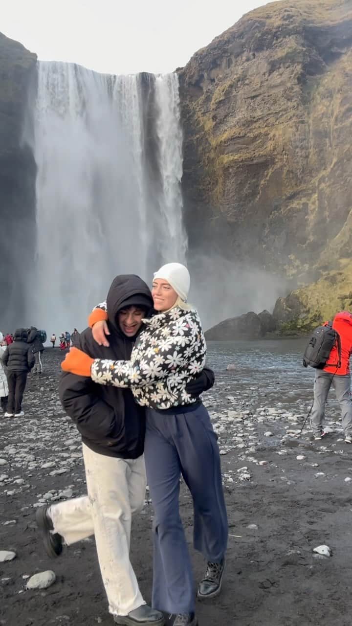 パイパー・アメリカ・スミスのインスタグラム：「Moral of the story, GO TO ICELAND. If you’re looking for a sign baby, here it is!!」