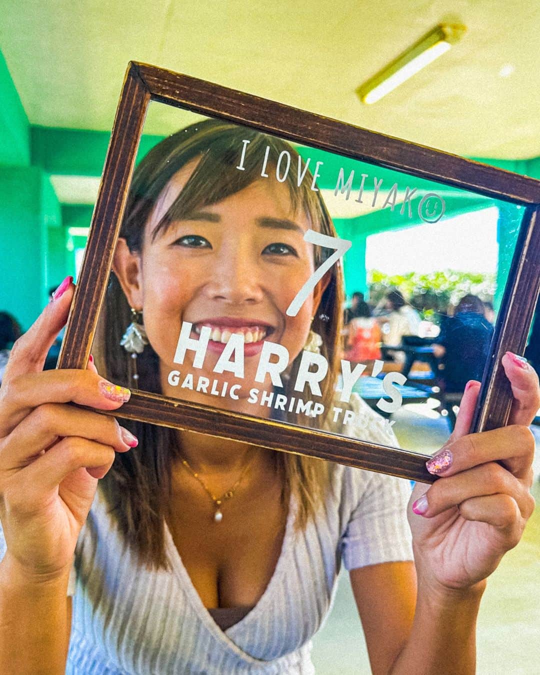 EMIKAのインスタグラム：「🦐 観光客に人気のスポット！ ガーリックシュリンプのお店  #宮古島 #宮古島旅行 #宮古島観光 #宮古島おすすめ #宮古島スポット  #宮古島ビーチ #宮古島海  #宮古島シュノーケル #宮古島移住  #宮古島life #移住生活 #移住カップル  #デュアルライフ #スキンダイビング  #okinawa #miyakojima #duallife」