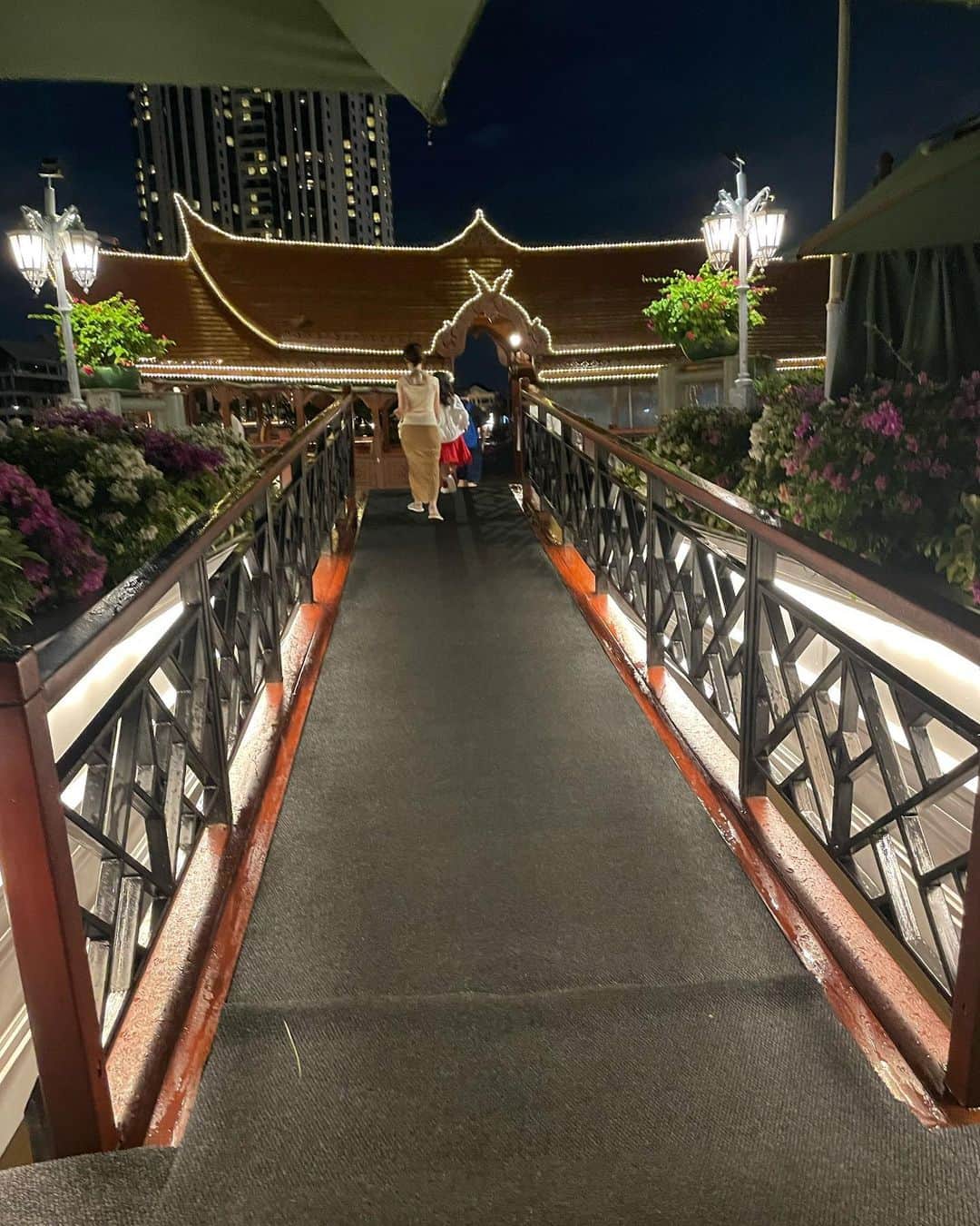 須黒清華さんのインスタグラム写真 - (須黒清華Instagram)「タイ🇹🇭後半は どうしても泊まりたかったマンダリンオリエンタルへ✨  格式高く、アンティークな雰囲気はどこを見てもうっとりするほど美しかった💕 舟で川を渡って向かい側のショッピングモールへ行くのも、エンタメ感があって楽しい。 ここはいつか、また訪れたい…✨ #タイ旅行 #マンダリンオリエンタルバンコク #タイ旅行記 #子連れタイ #子連れ旅行 #thailand ✈️」11月3日 23時23分 - sayaka_suguro