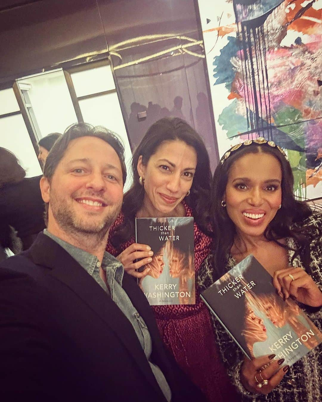 デレク・ブラスバーグさんのインスタグラム写真 - (デレク・ブラスバーグInstagram)「I was stoked to read @kerrywashtington’s memoir because I wanted the on-set ‘Scandal’ gossip and tips @JLo gave her when she was her high school dance teacher. But, dayum! There’s a lot more here: Childhood abuse, abortion, eating disorders, discovering she had a different biological father. We’ve been friends for years but these revelations provide a deeper, more revealing portrait of a woman who’s come so far and done so much. Congrats on this, KerBear! 📚🎊🥰」11月3日 23時24分 - derekblasberg