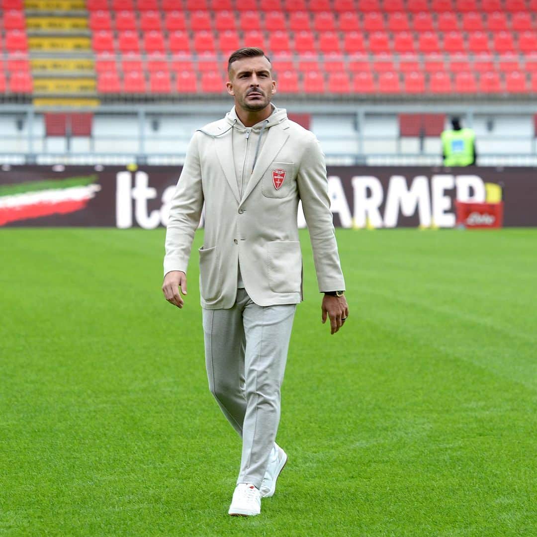ジュリオ・ドナーティのインスタグラム：「@boggimilanoofficial X @acmonza 📸 #sponsored #style #football」