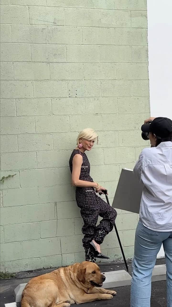 Glamour Magazineのインスタグラム：「@SelmaBlair takes us behind the scenes of her photo shoot for the Daring to Disrupt #GlamourWOTY issue. At the link in bio, learn why for Blair her multiple sclerosis diagnosis was a revelation and “a relief” to her after years of pain.」